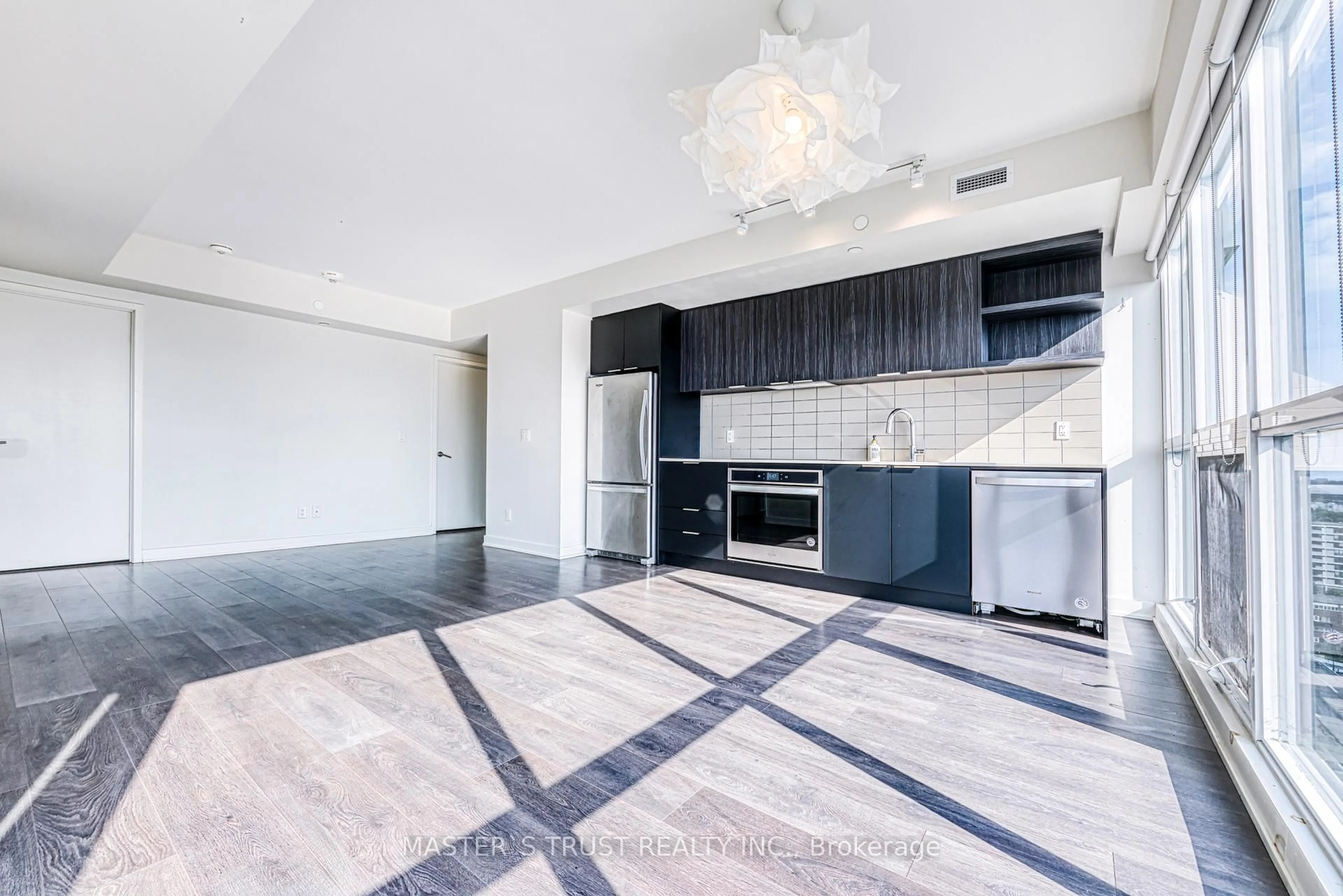 Open concept kitchen, ceramic/tile floor for 6 Sonic Way #1602, Toronto Ontario M3C 0P1