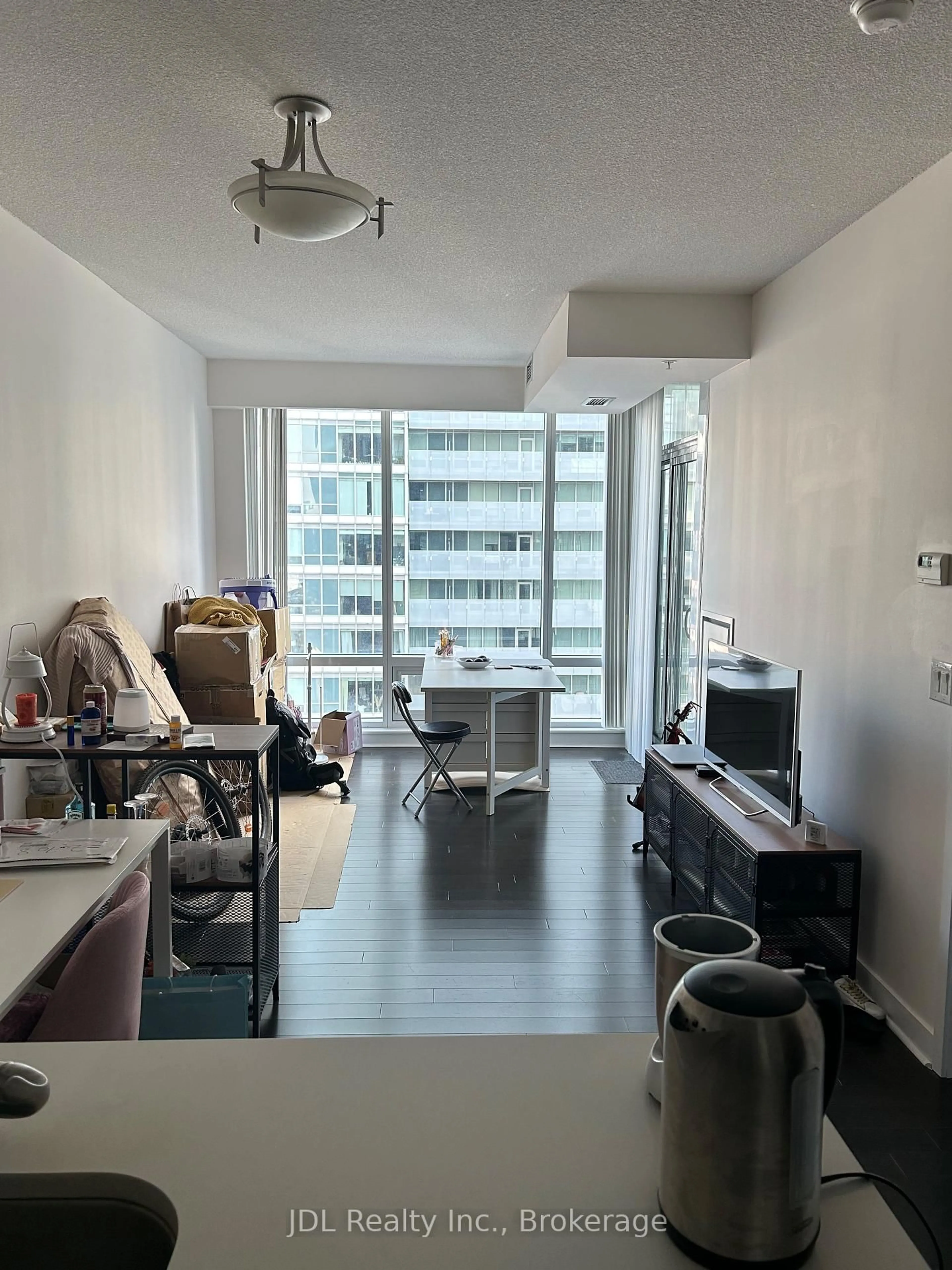 A pic of a room for 295 Adelaide St #2708, Toronto Ontario M5V 0L4