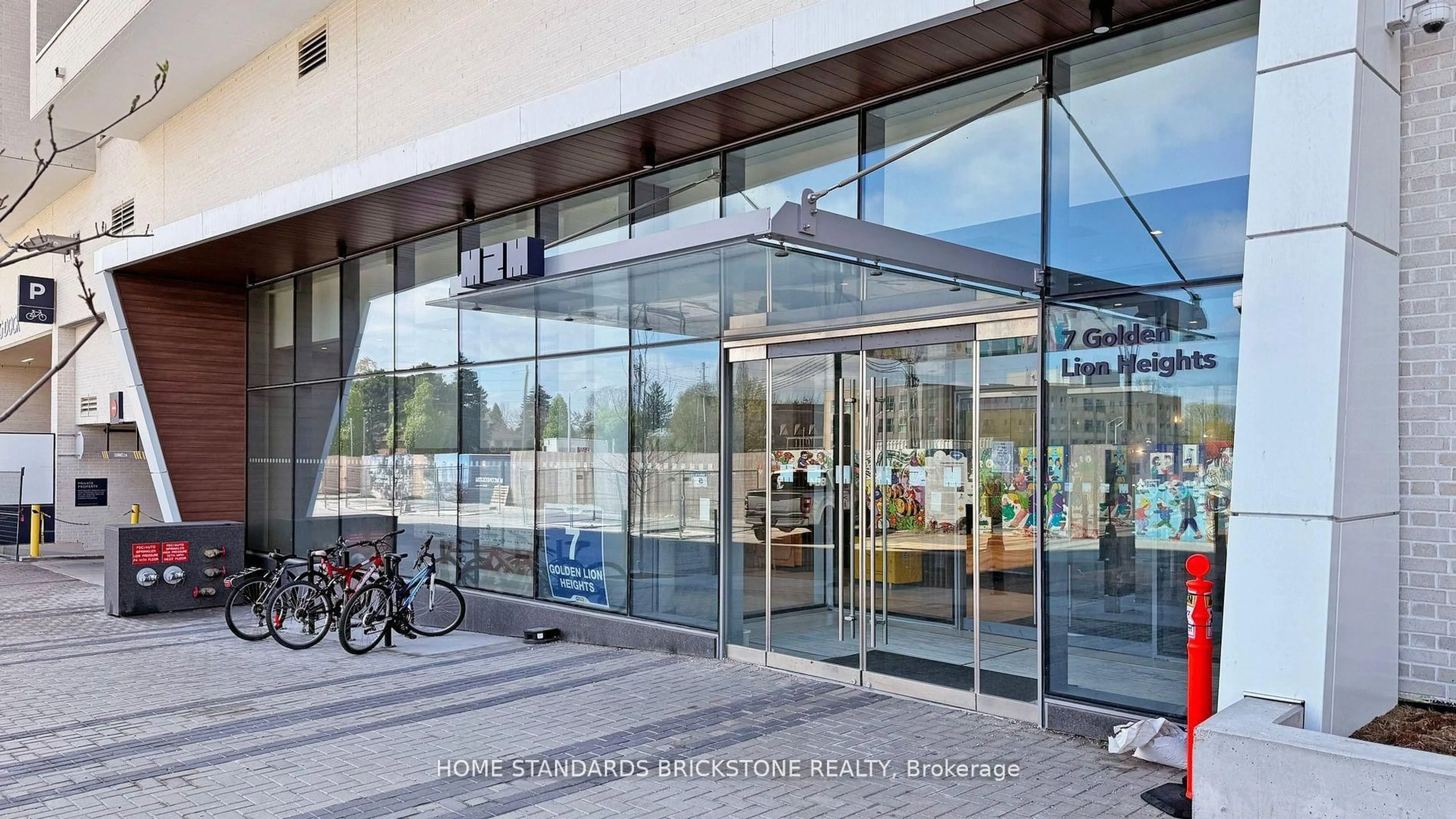 Indoor foyer for 7 Golden Lion Hts #N322, Toronto Ontario M2M 0C1