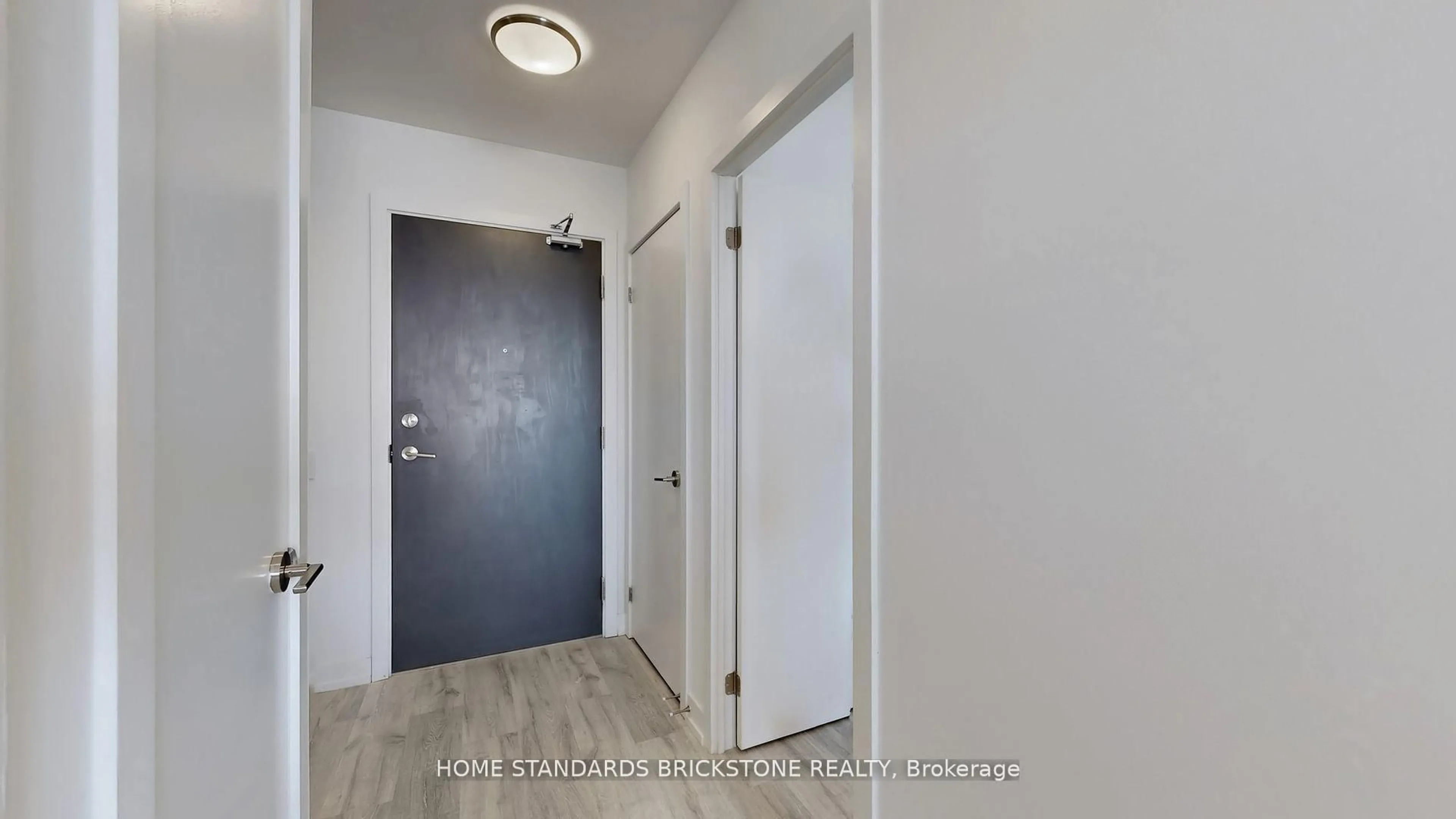 Indoor entryway for 7 Golden Lion Hts #N322, Toronto Ontario M2M 0C1