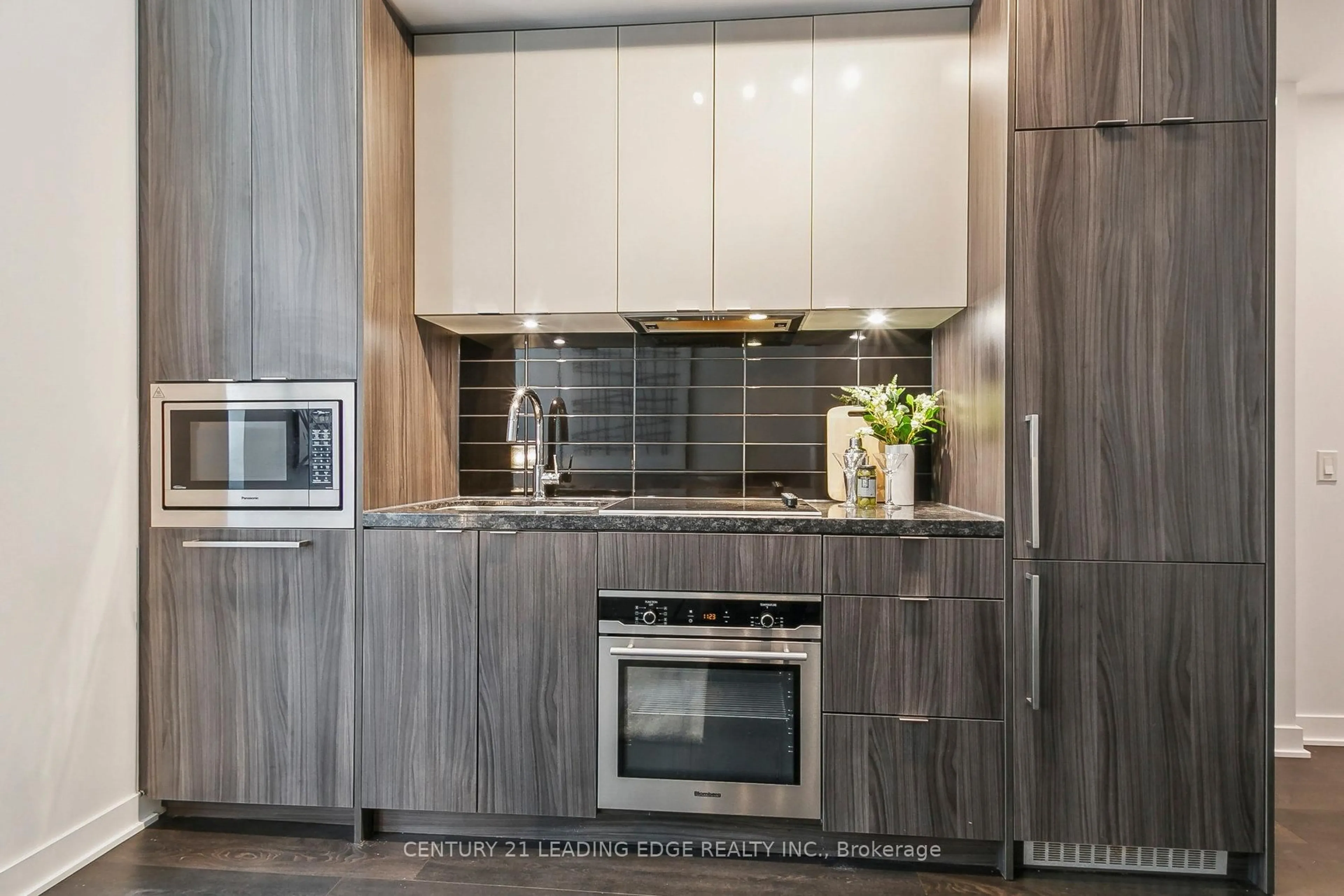 Contemporary kitchen, unknown for 115 Blue Jays Way #519, Toronto Ontario M5V 0N4