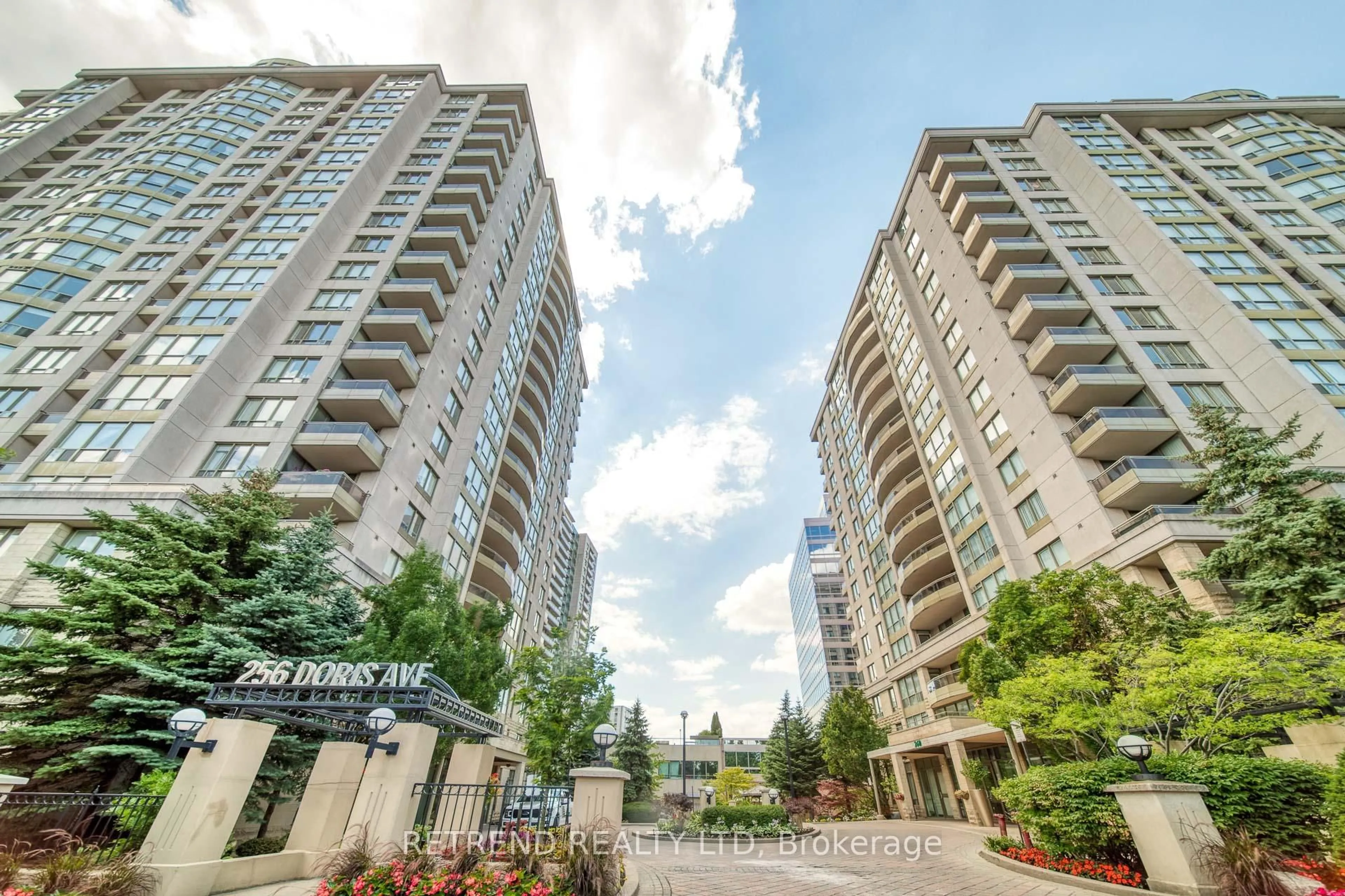 Patio, street for 256 Doris Ave #305, Toronto Ontario M2N 6X8