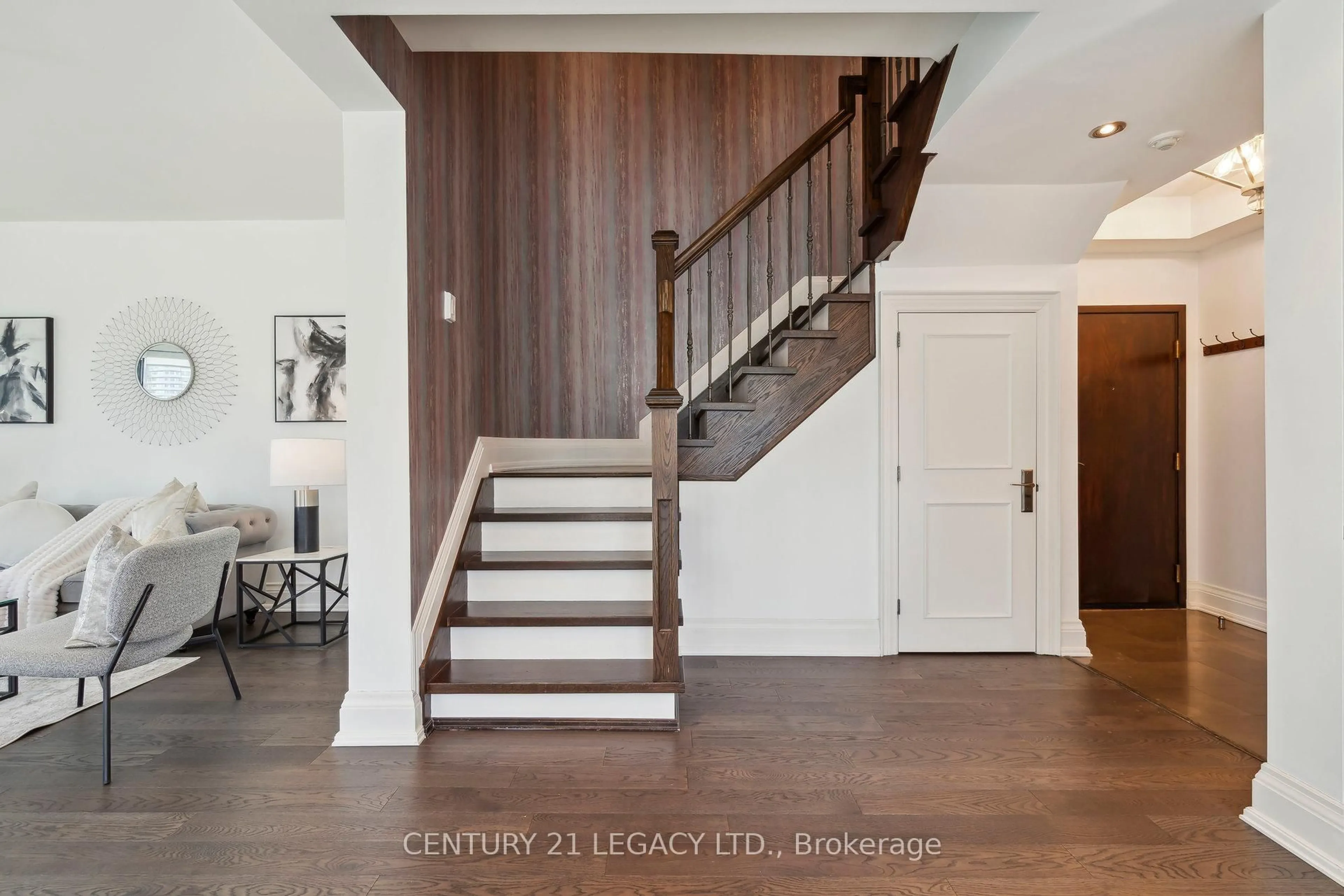 Indoor entryway for 10 Queens Quay #2309, Toronto Ontario M5J 2R9