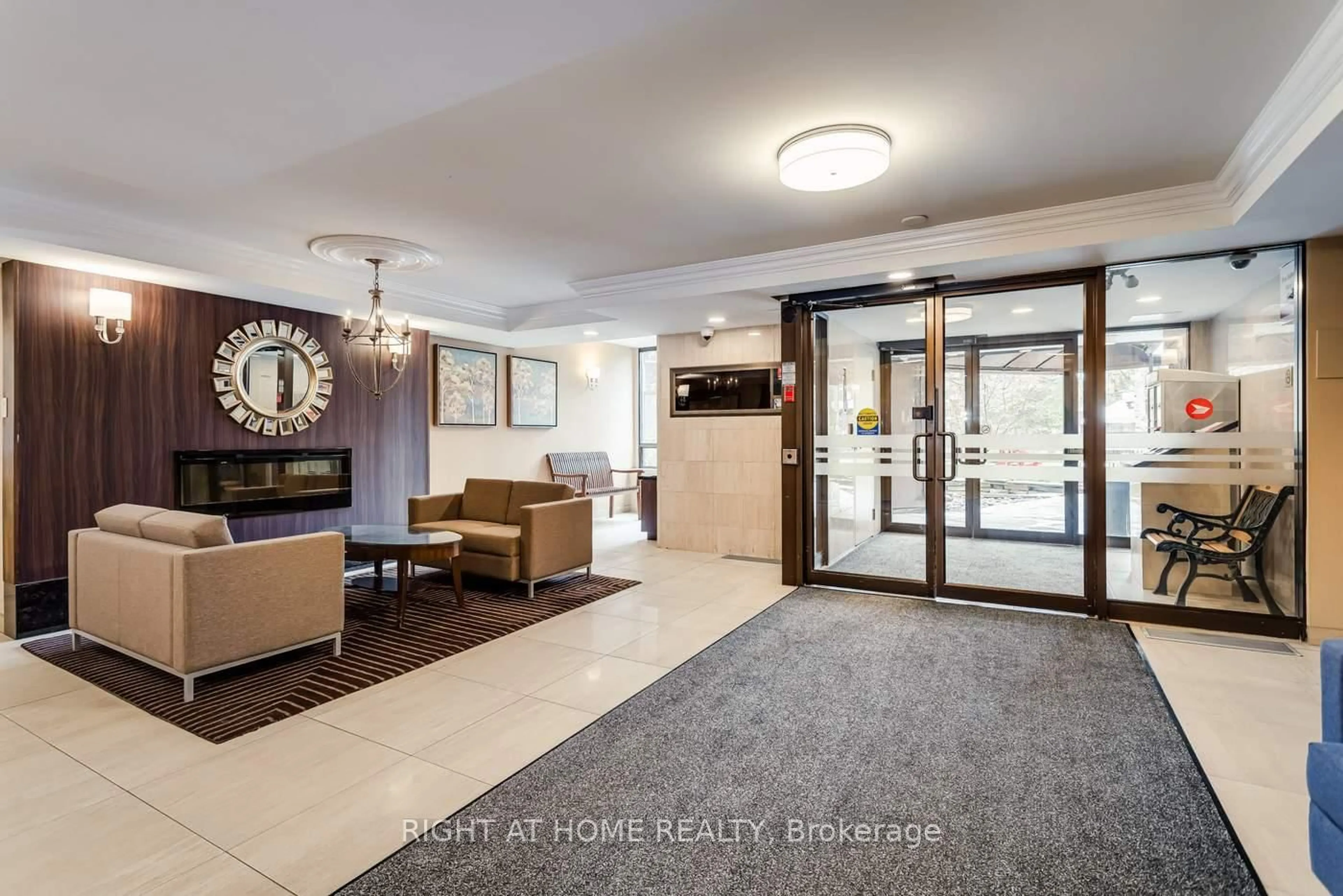 Lobby for 255 The Donway Way, Toronto Ontario M3B 3M3