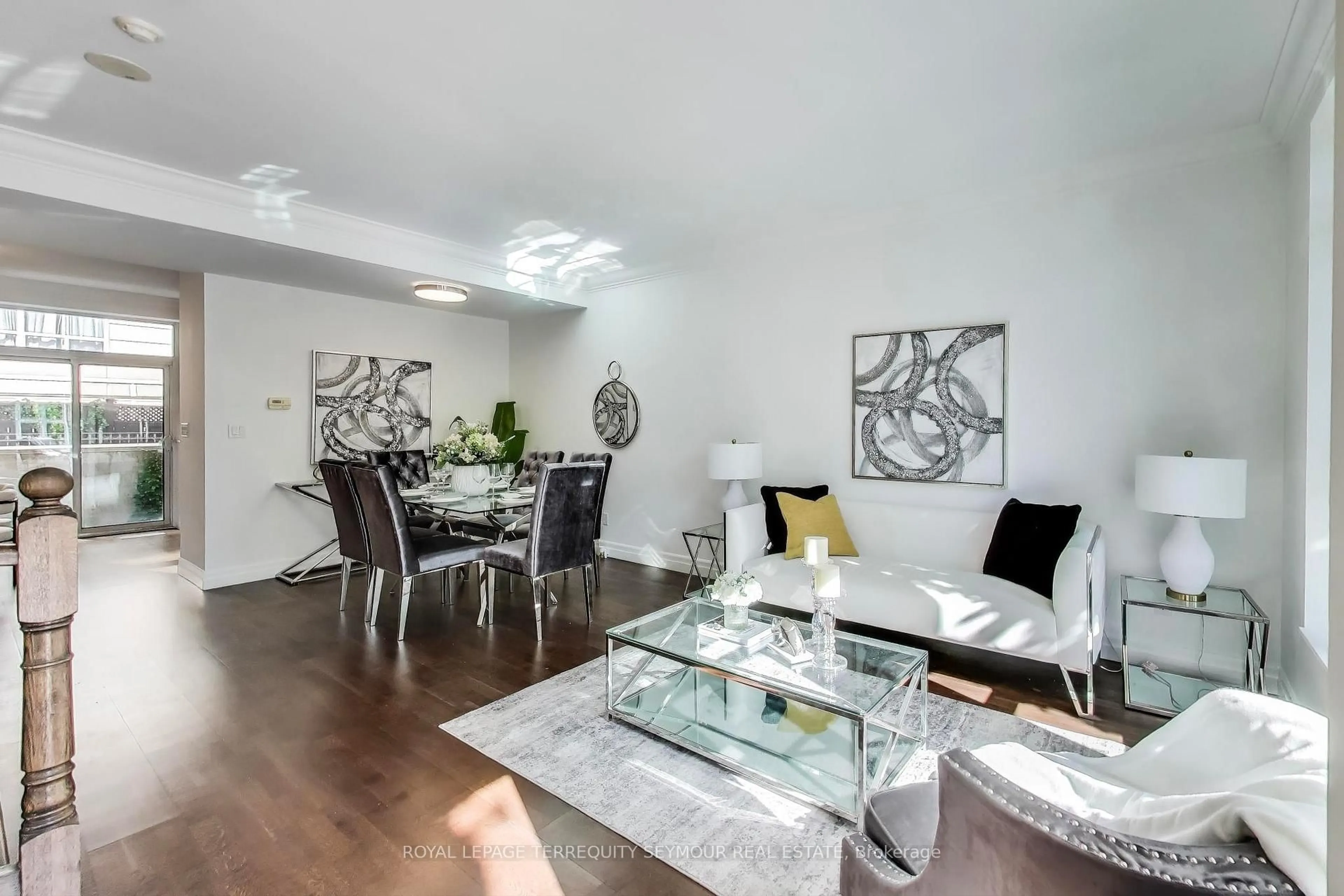 Living room with furniture, unknown for 934 Mount Pleasant Rd, Toronto Ontario M4P 2L6