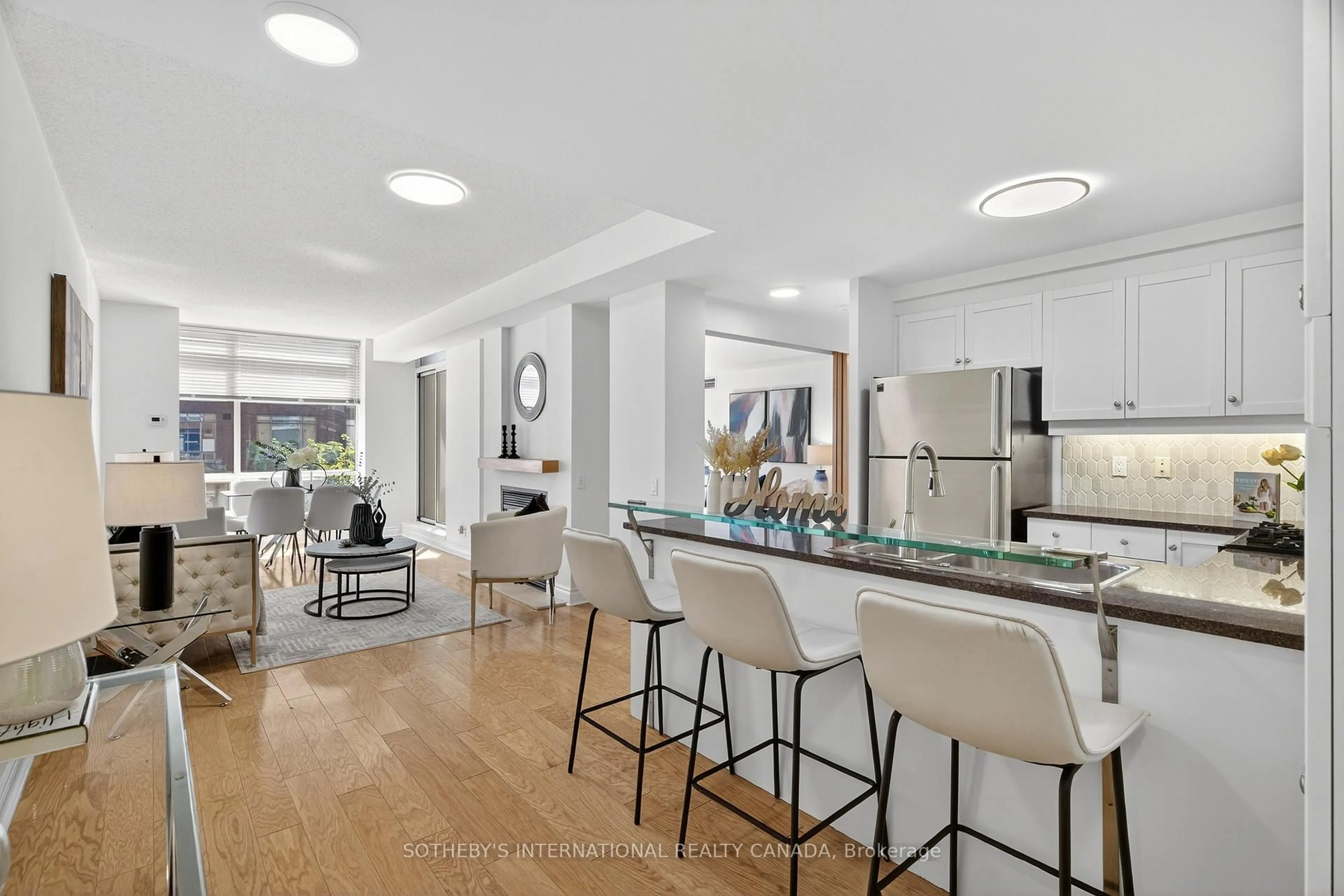 Open concept kitchen, unknown for 500 Queens Quay W #405W, Toronto Ontario M5V 3K8
