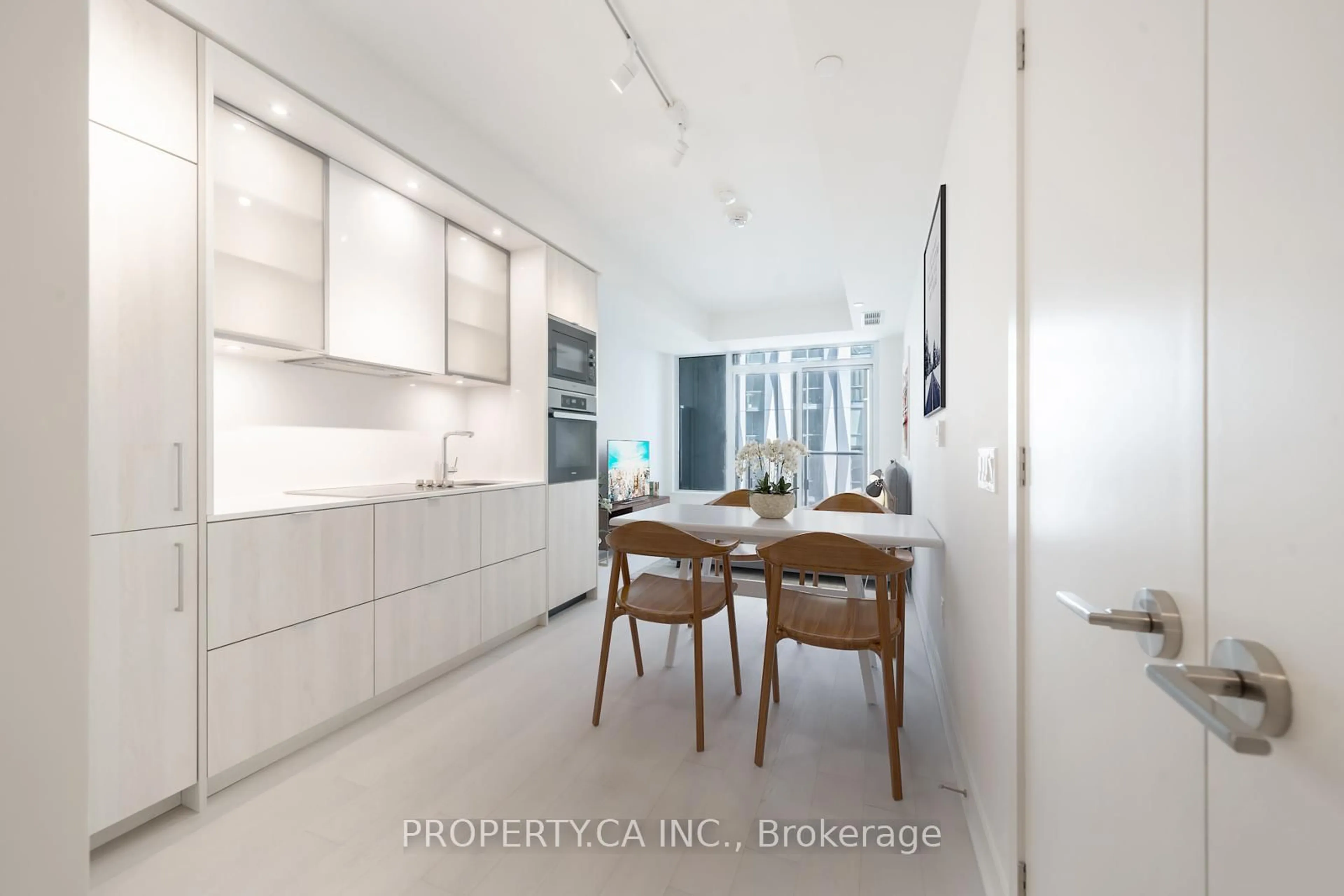 Open concept kitchen, ceramic/tile floor for 11 Yorkville Ave #1608, Toronto Ontario M4W 1L2