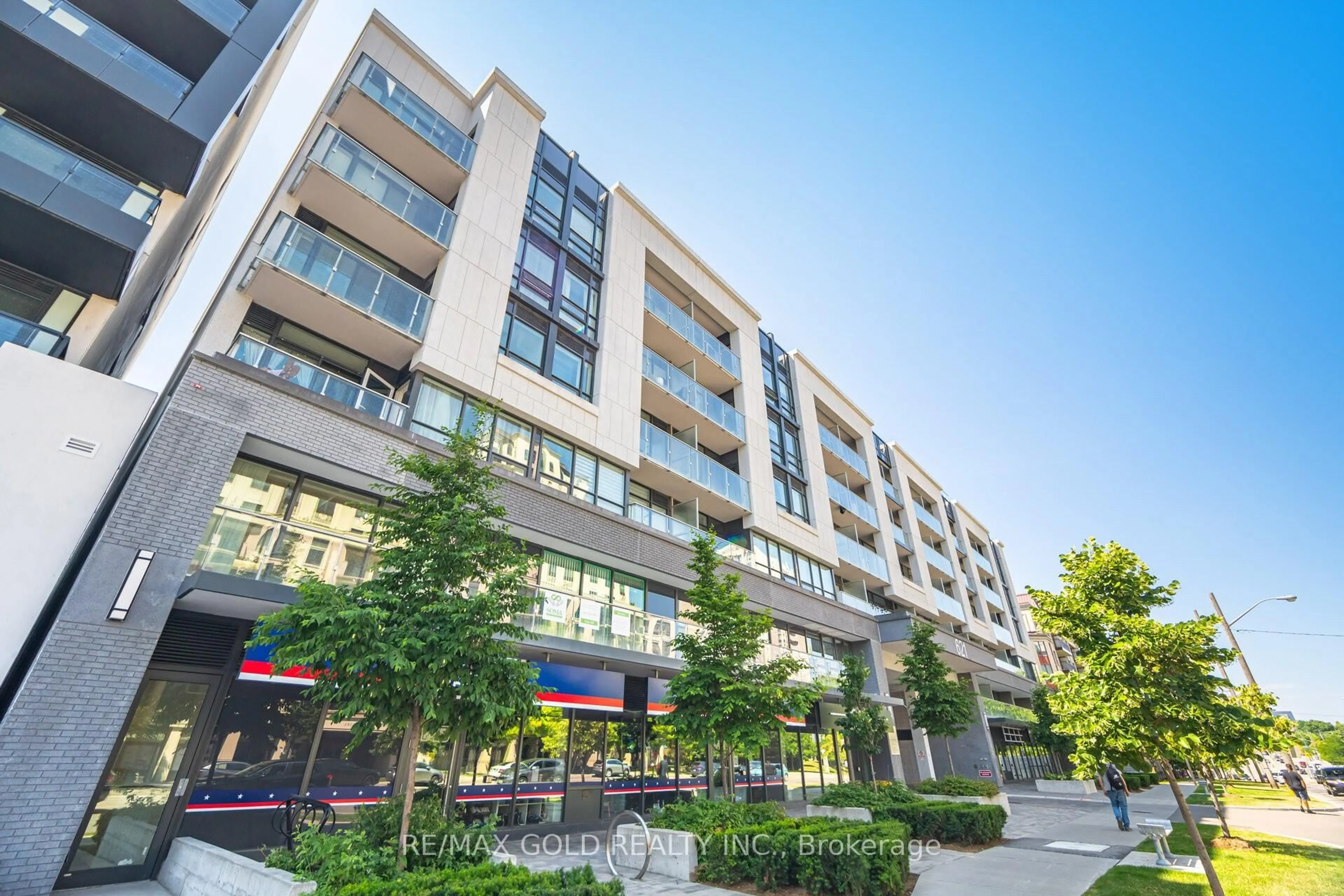 Patio, building for 621 Sheppard Ave #619, Toronto Ontario M2K 1B5