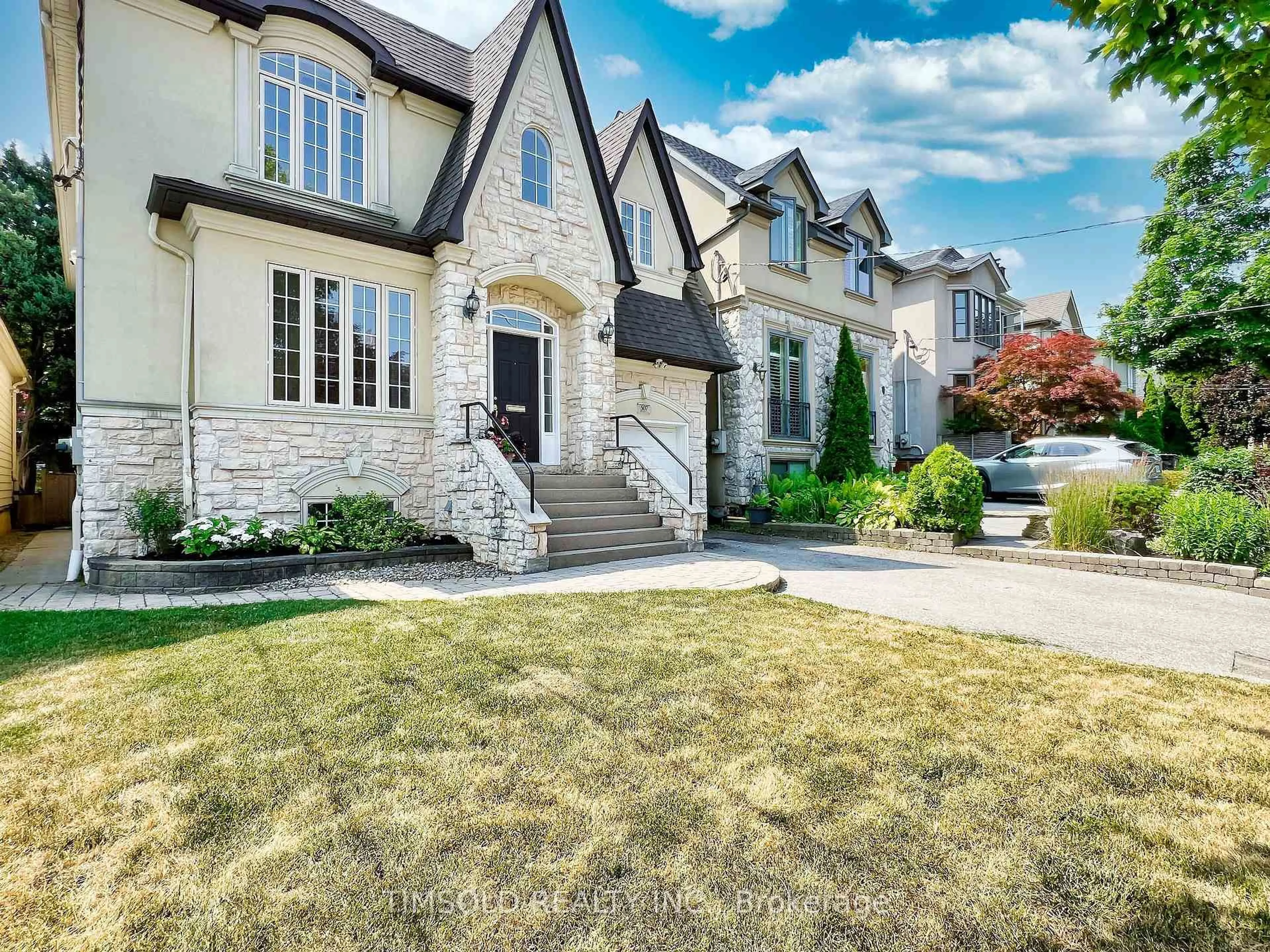 Home with brick exterior material, street for 507 Broadway Ave, Toronto Ontario M4G 2R7
