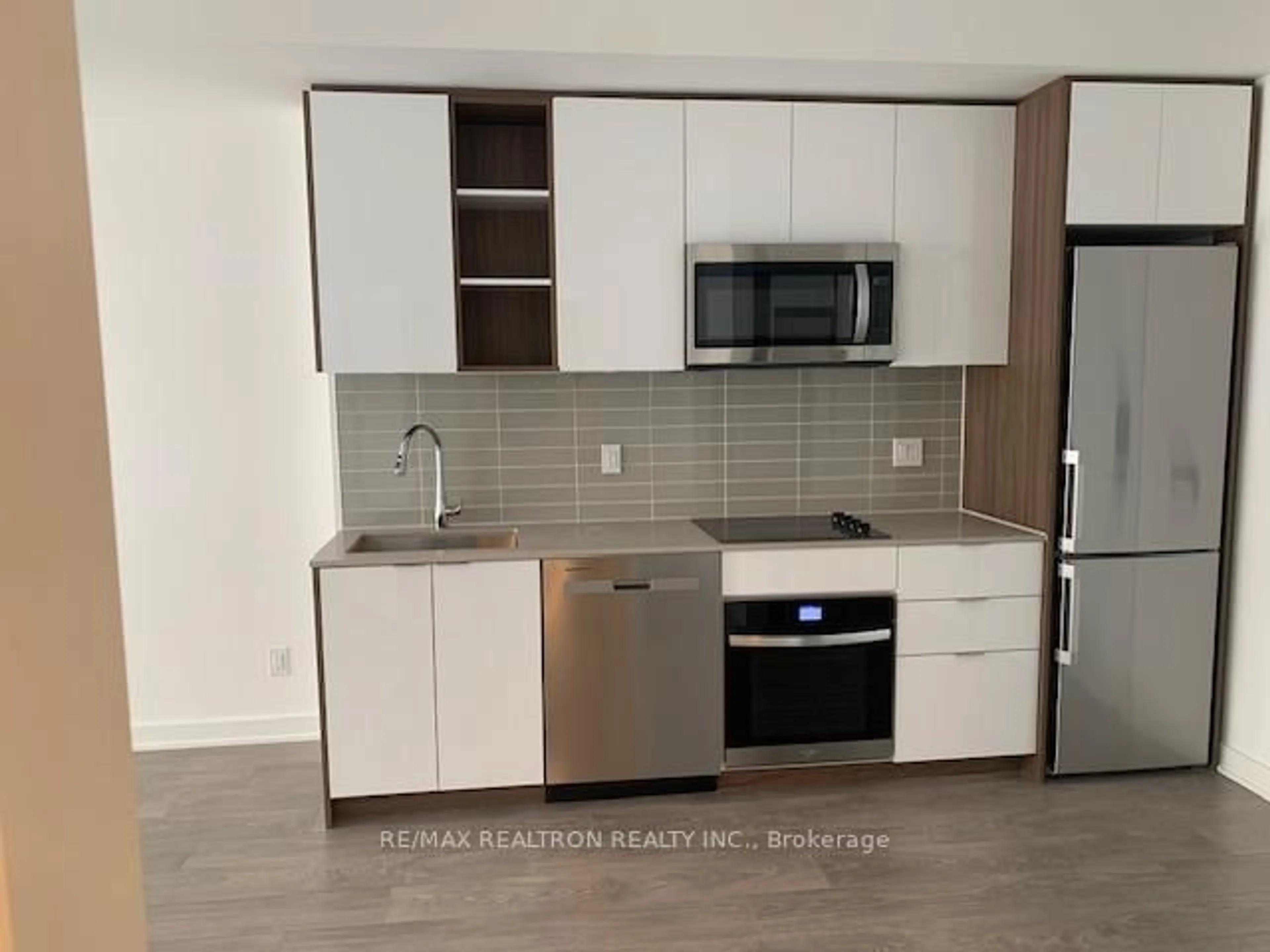 Standard kitchen, unknown for 543 Richmond St #402, Toronto Ontario M5V 1Y6