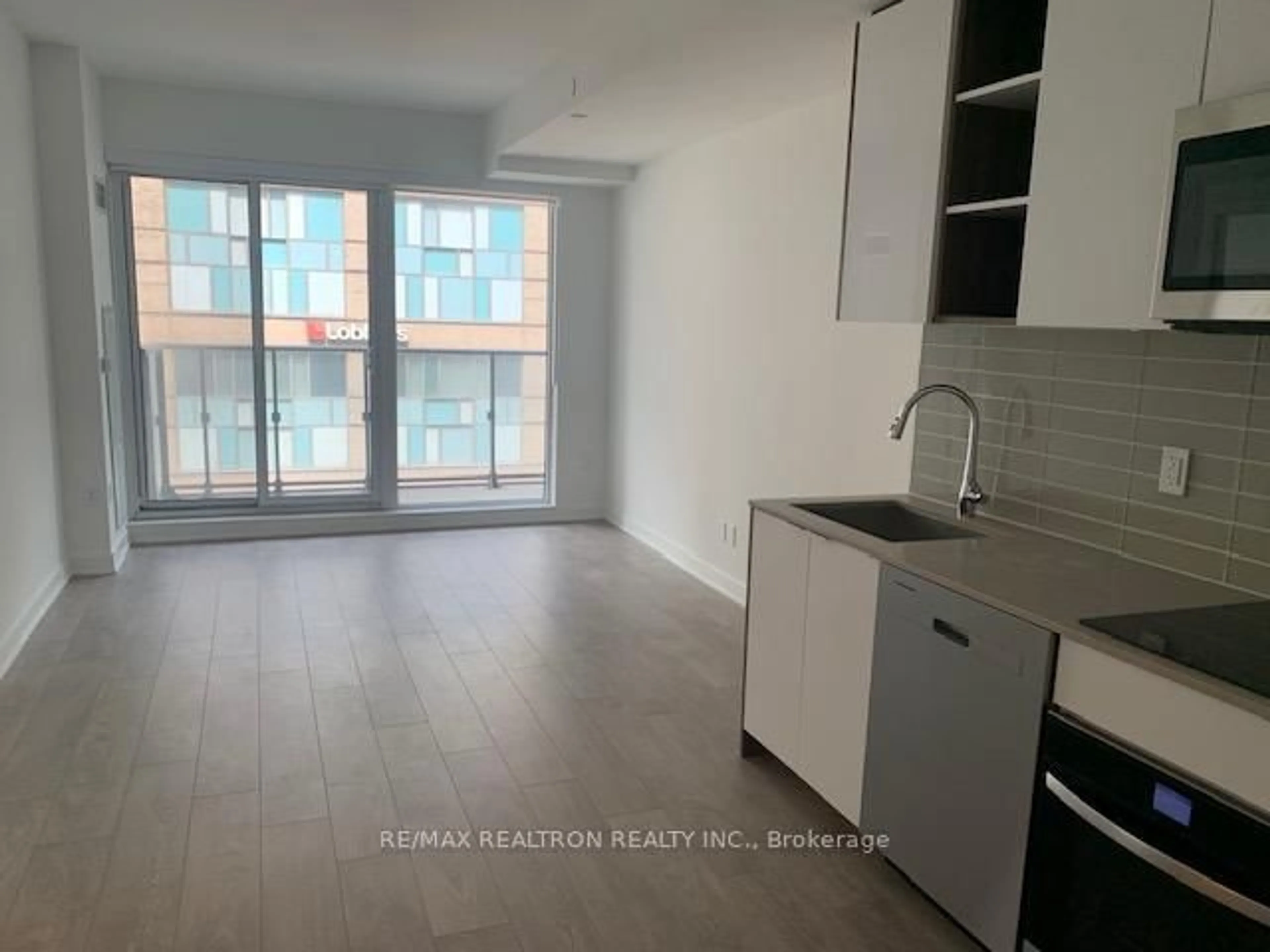 Standard kitchen, unknown for 543 Richmond St #402, Toronto Ontario M5V 1Y6