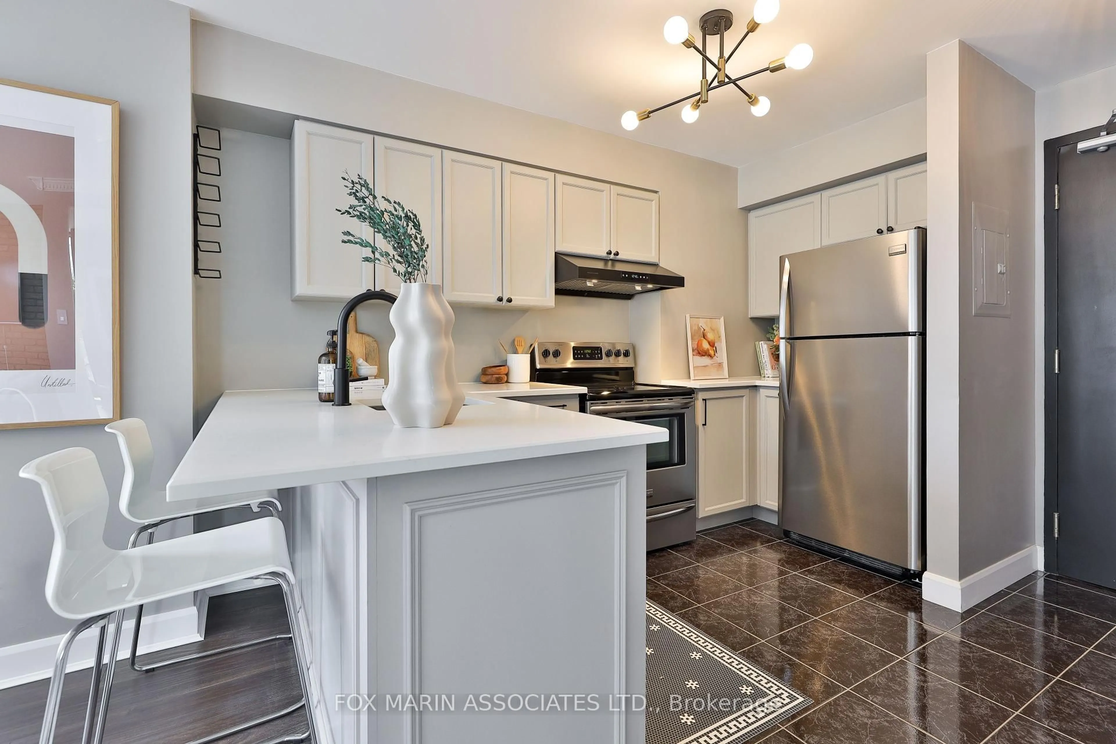 Open concept kitchen, ceramic/tile floor for 1029 King St #230, Toronto Ontario M6K 3M9