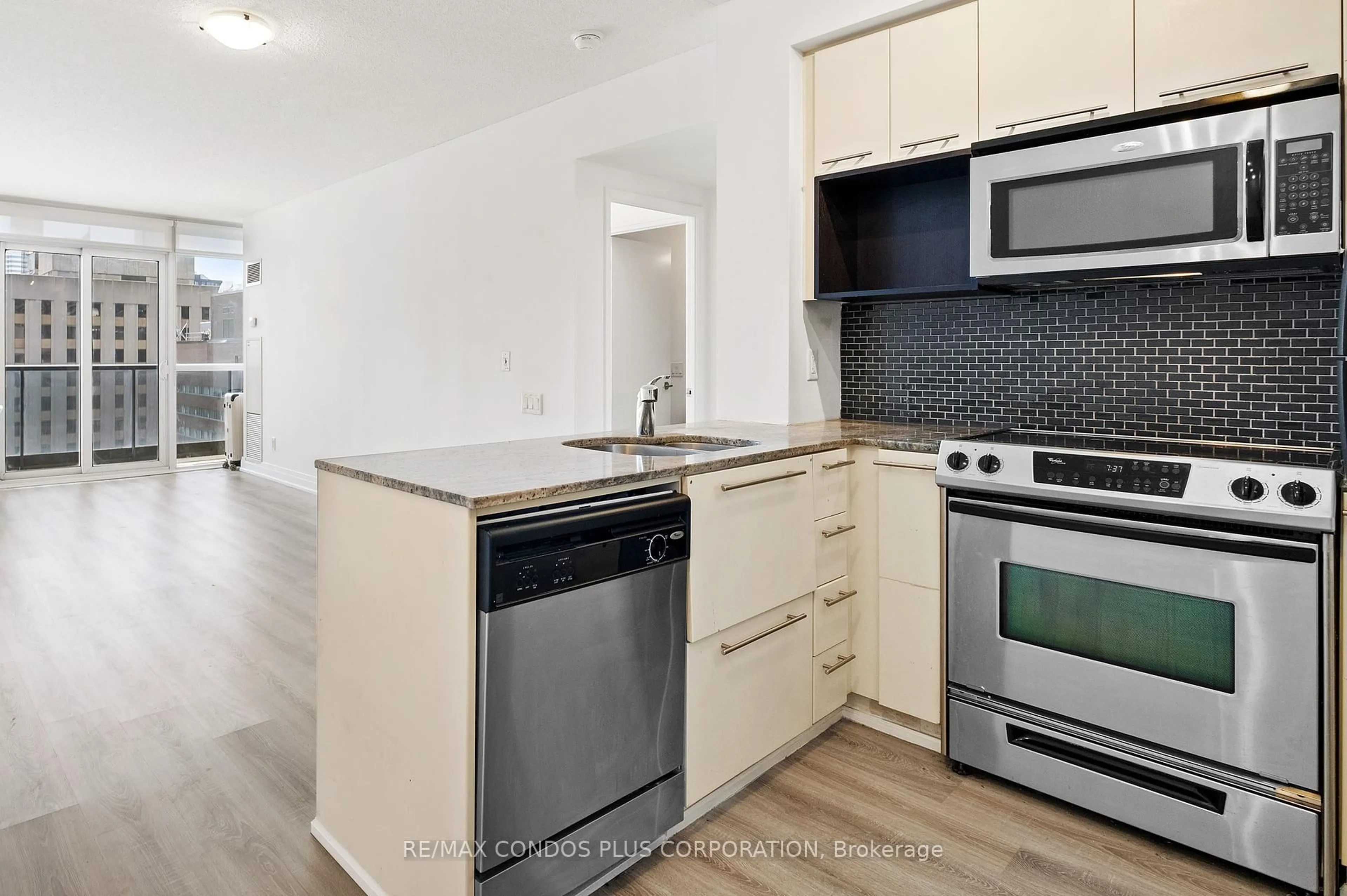 Standard kitchen, unknown for 21 Carlton St #2010, Toronto Ontario M5B 1L3
