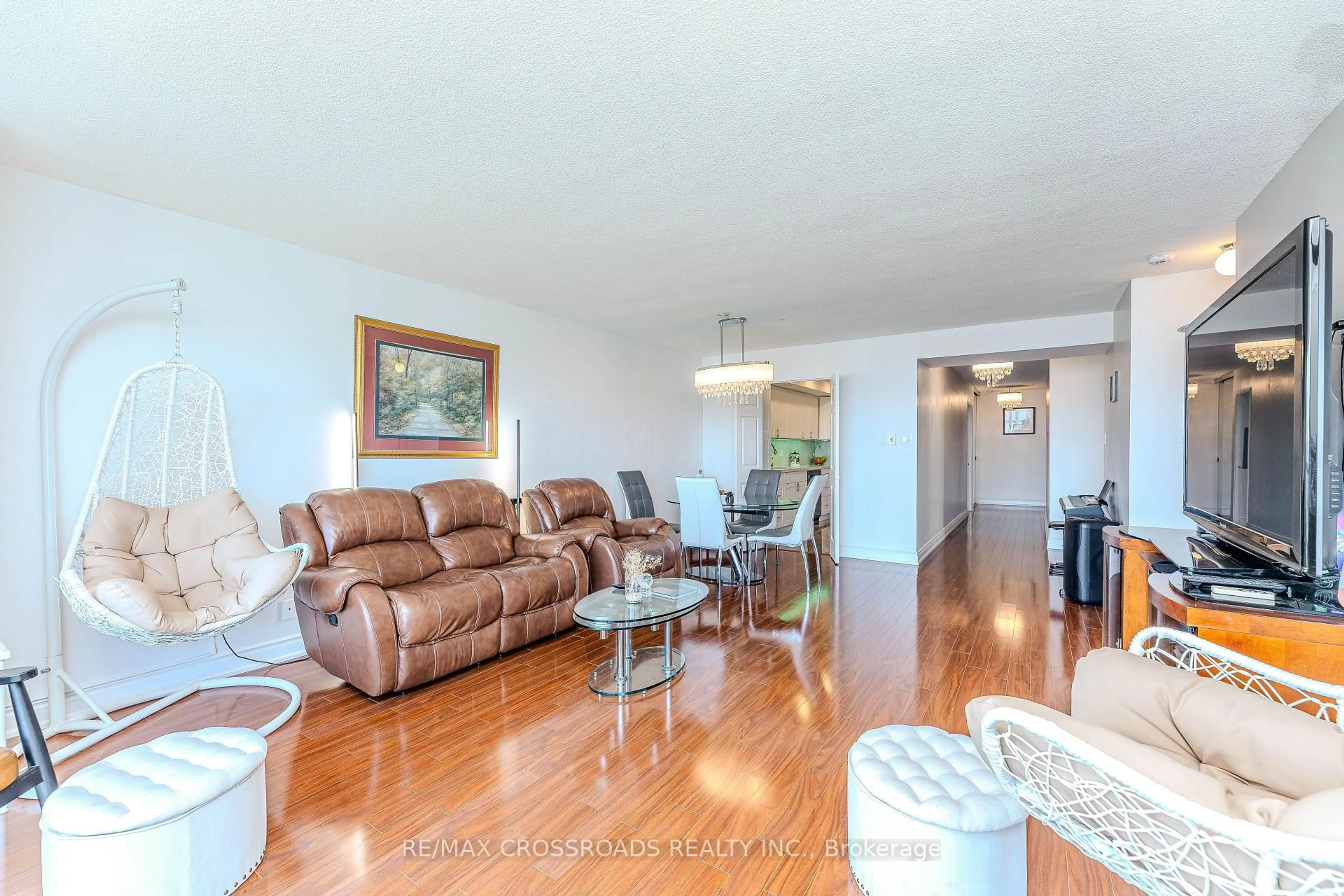 Living room with furniture, wood/laminate floor for 205 Wynford Dr #2004, Toronto Ontario M3C 3P4