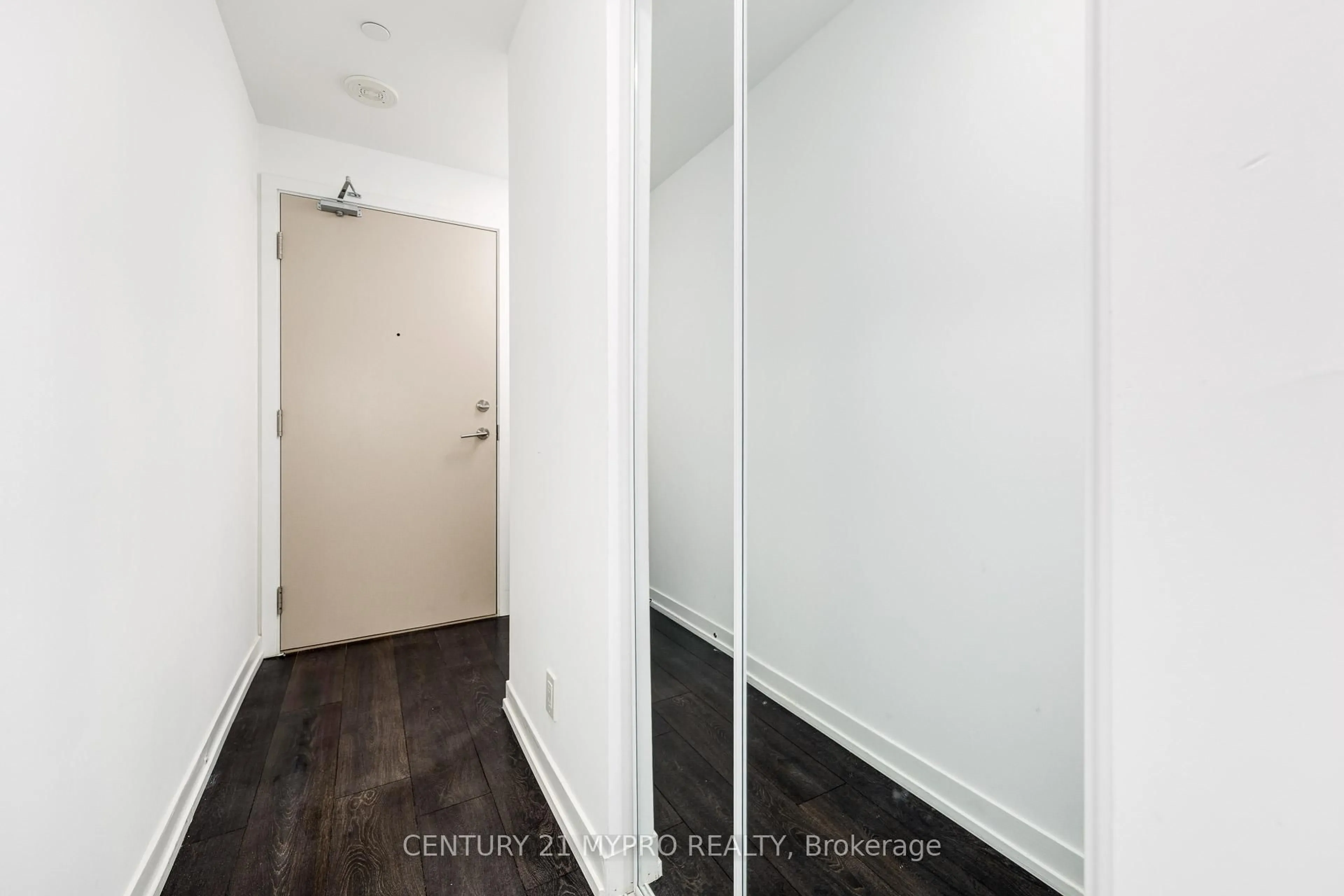 Indoor entryway for 2020 Bathurst St #617, Toronto Ontario M5P 0A6