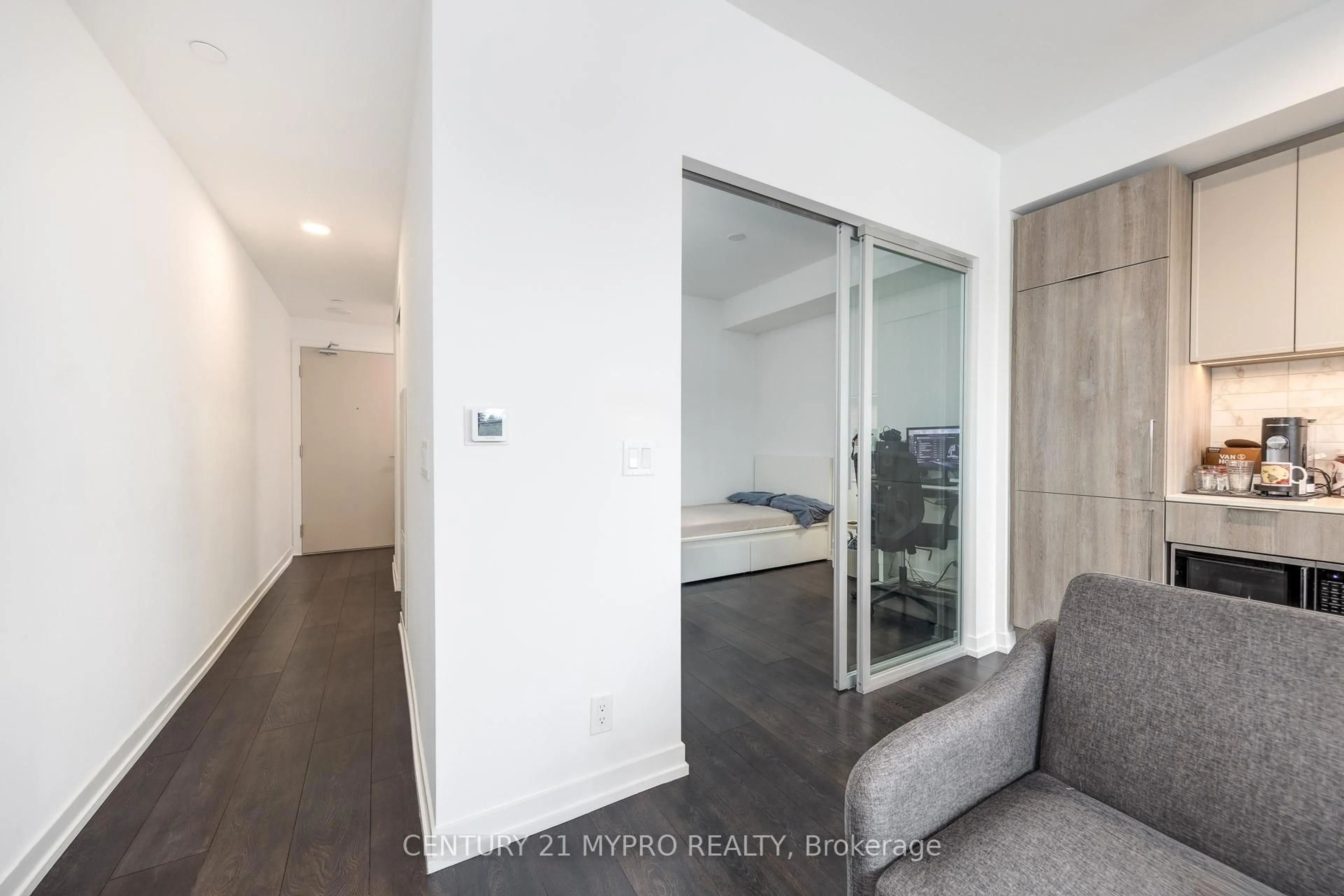 Indoor entryway for 2020 Bathurst St #617, Toronto Ontario M5P 0A6