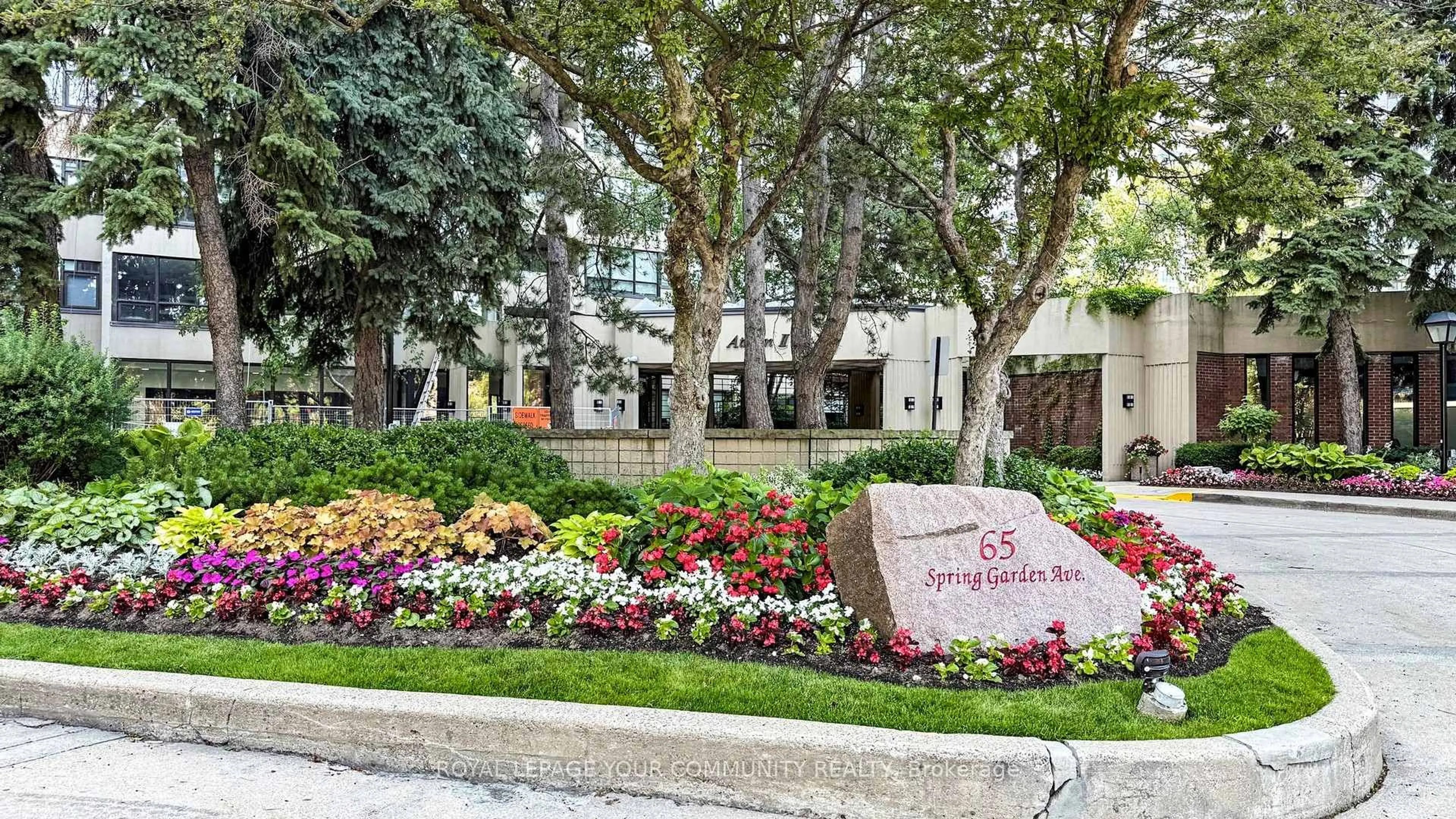 Indoor foyer for 65 Spring Garden Ave #2210, Toronto Ontario M2N 6H9