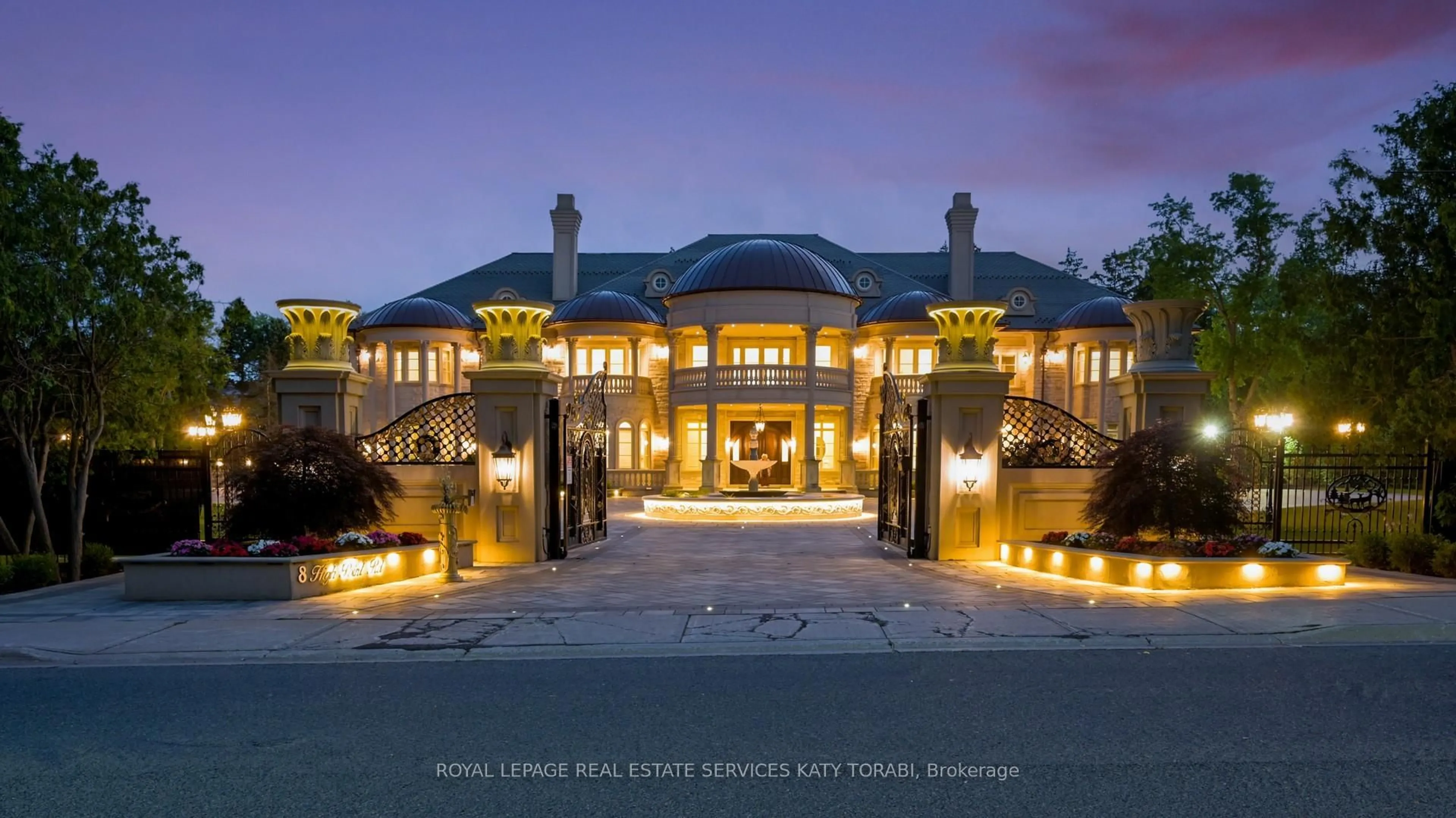 Indoor foyer for 8 High Point Rd, Toronto Ontario M3B 2A4