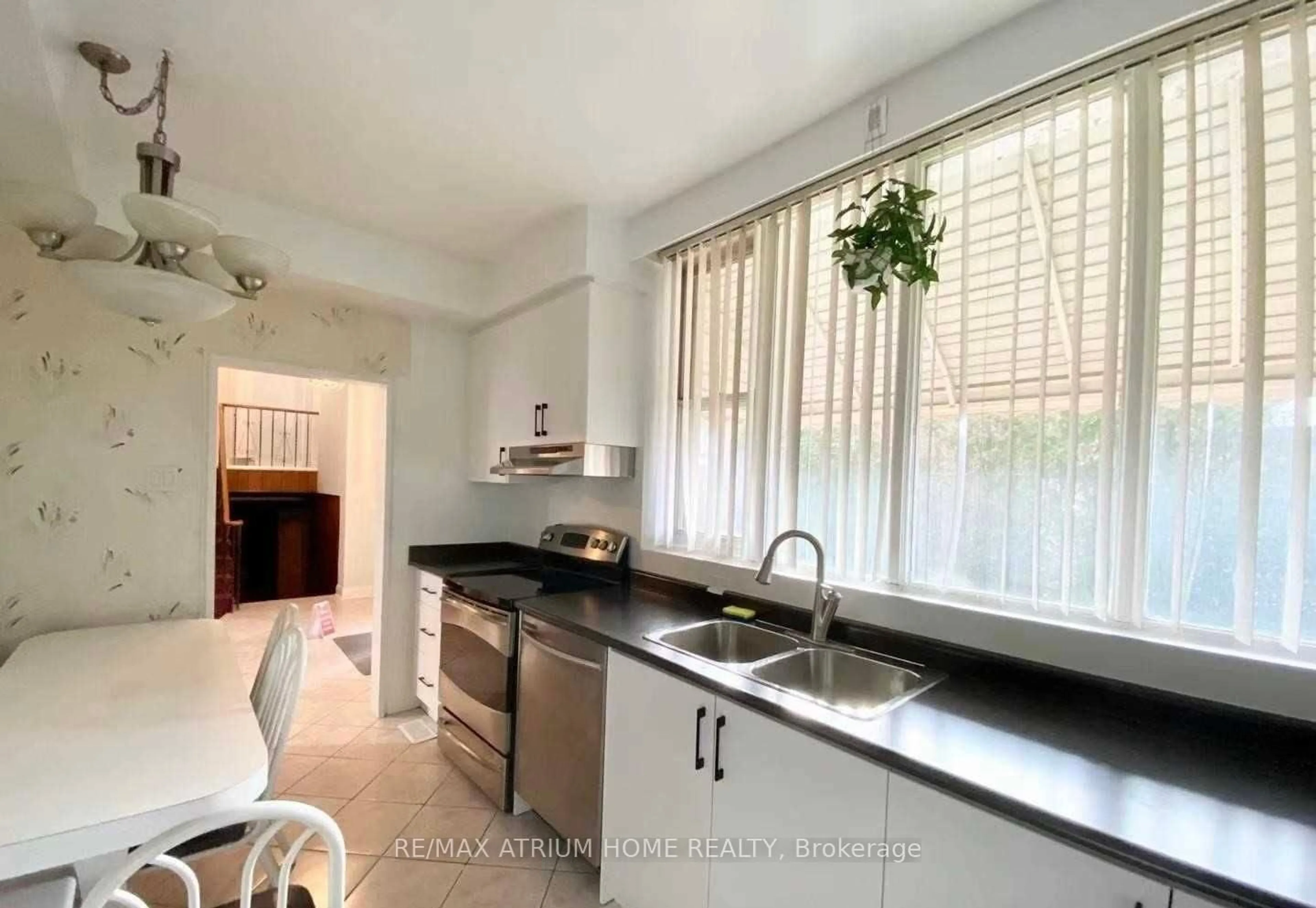 Unknown for 75 Stormont Ave, Toronto Ontario M5N 2C3