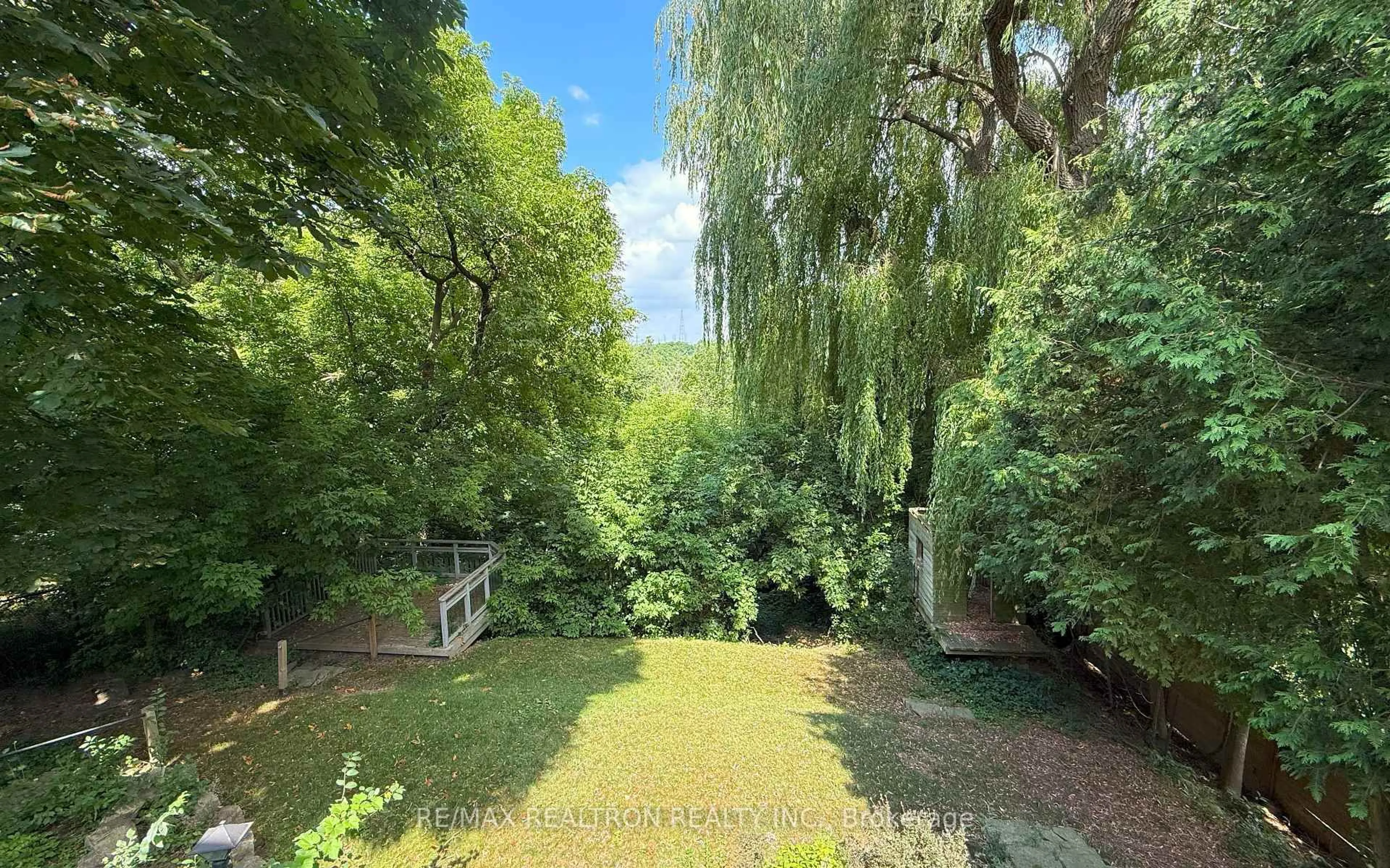 A pic from outside/outdoor area/front of a property/back of a property/a pic from drone, forest/trees view for 113 Banstock Dr, Toronto Ontario M2K 2H7