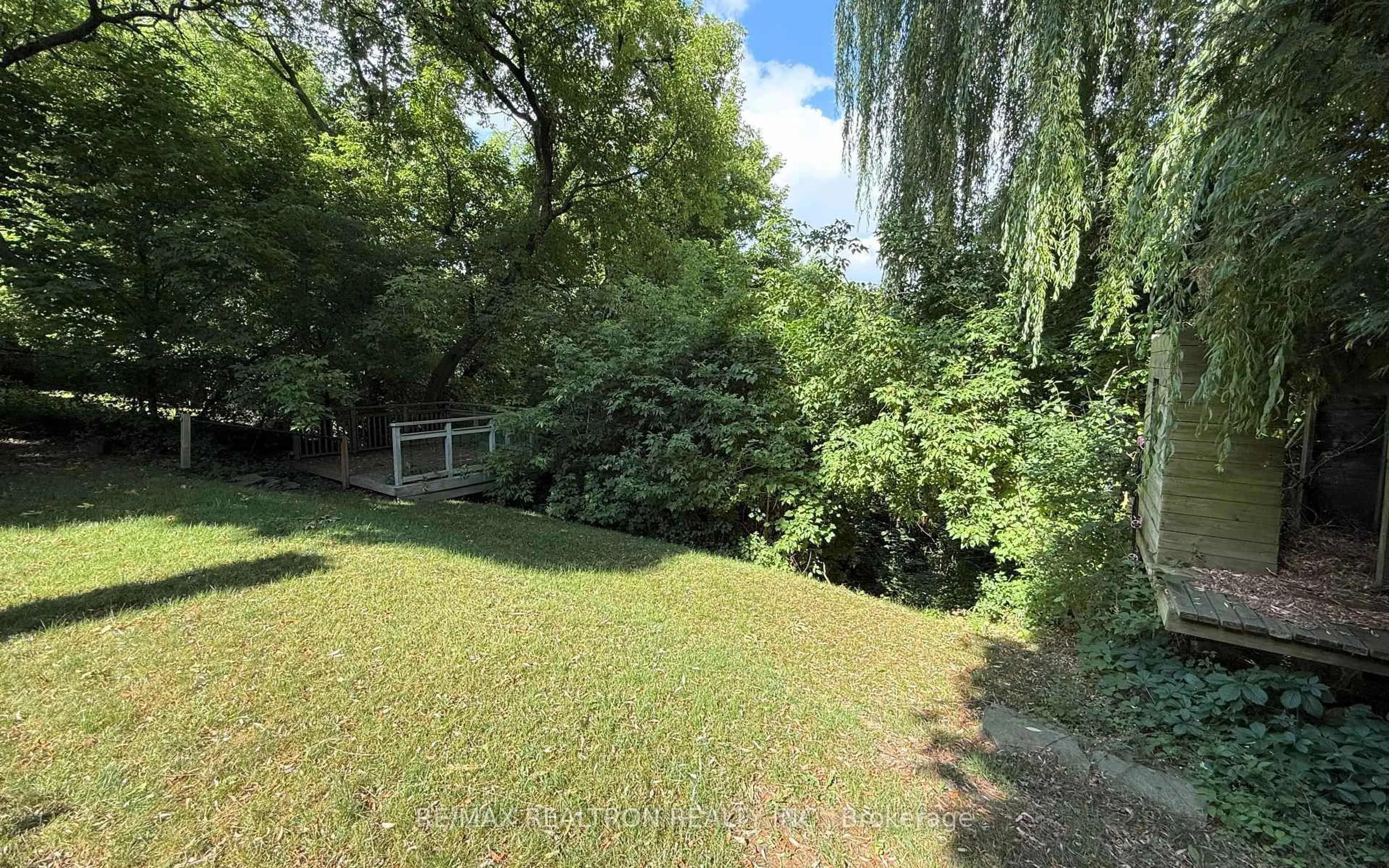 A pic from outside/outdoor area/front of a property/back of a property/a pic from drone, forest/trees view for 113 Banstock Dr, Toronto Ontario M2K 2H7