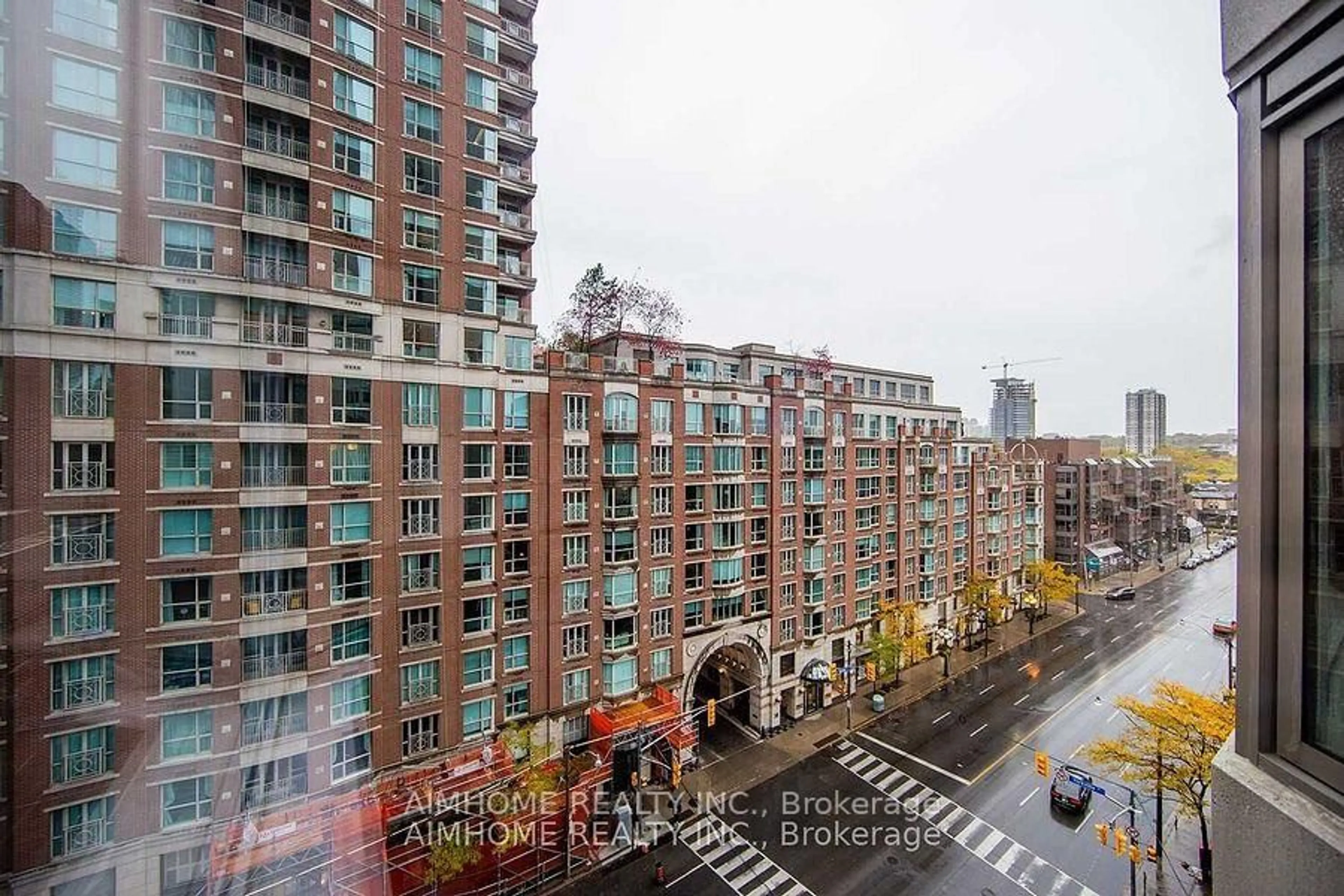 A pic from outside/outdoor area/front of a property/back of a property/a pic from drone, city buildings view from balcony for 155 Yorkville Ave #1015, Toronto Ontario M5R 1C4