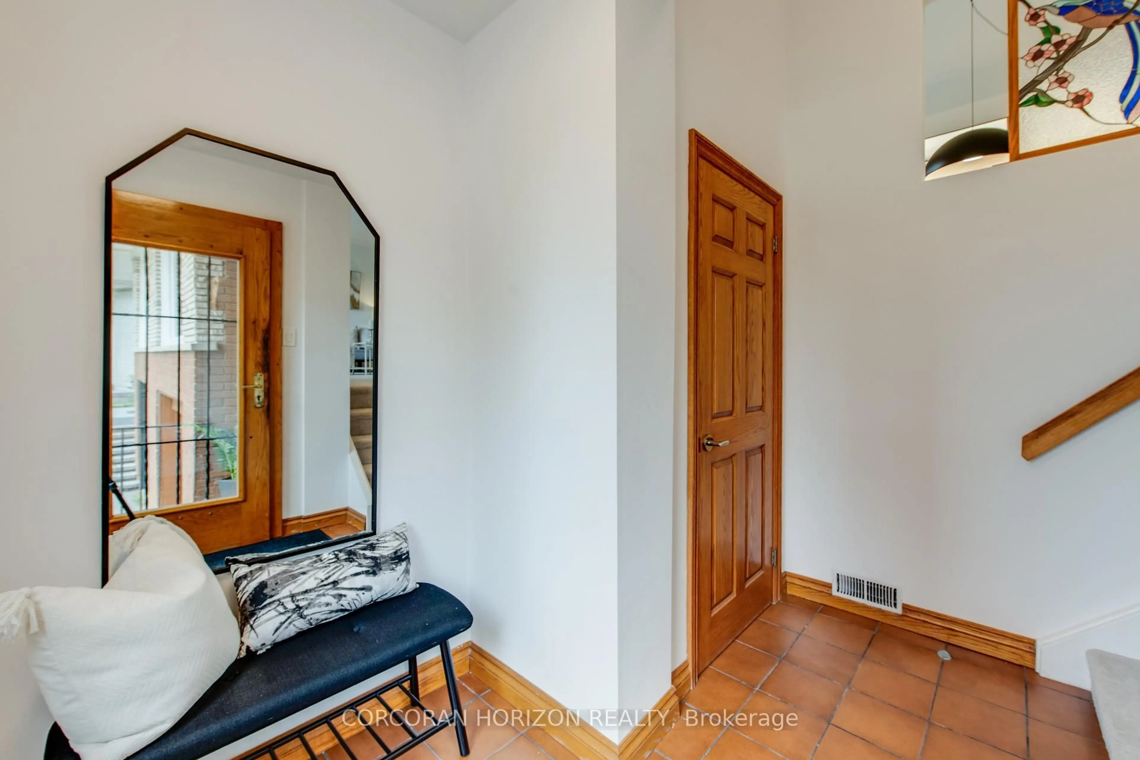 Indoor entryway for 110 Fenelon Dr, Toronto Ontario M3A 3K6