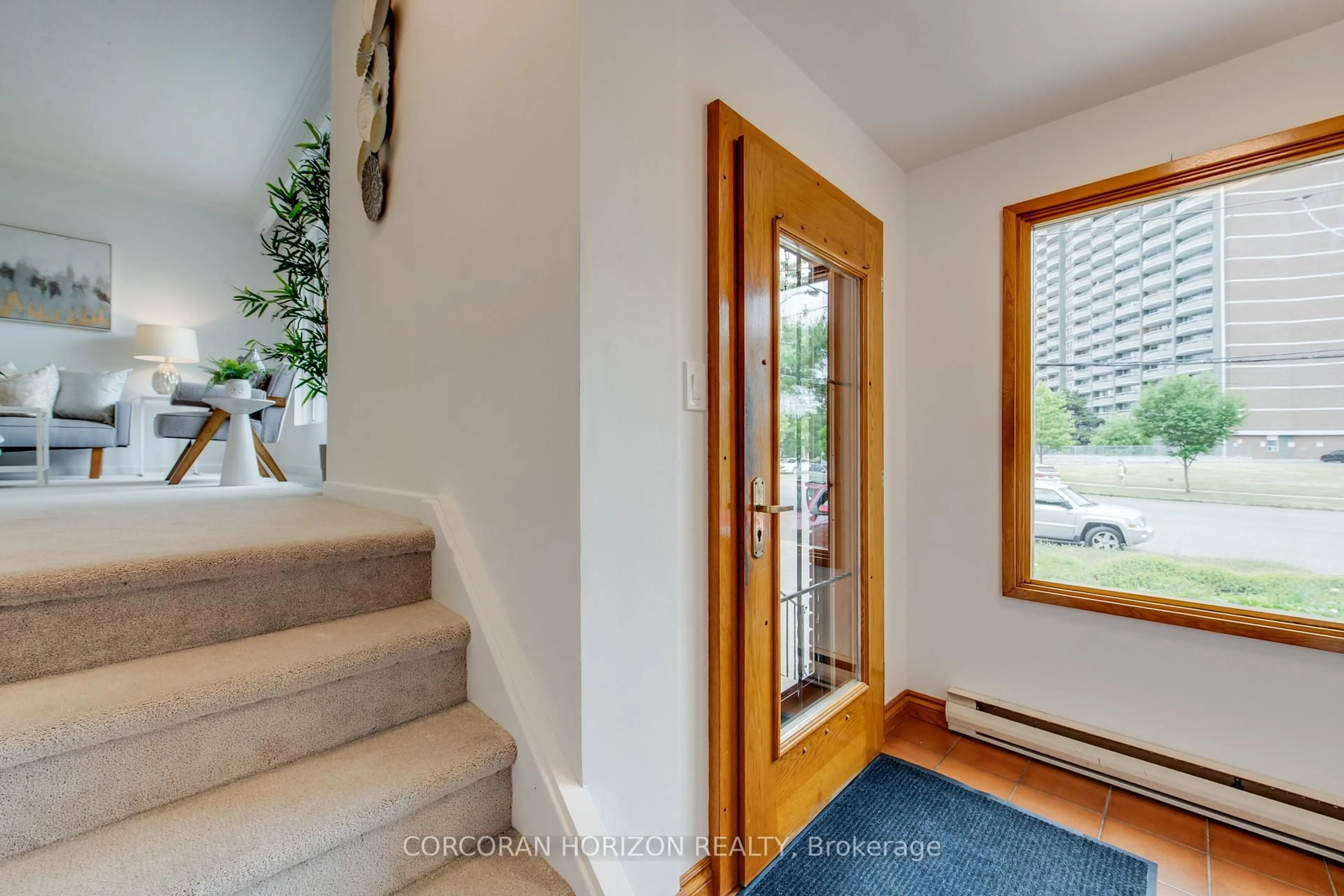 Indoor entryway for 110 Fenelon Dr, Toronto Ontario M3A 3K6
