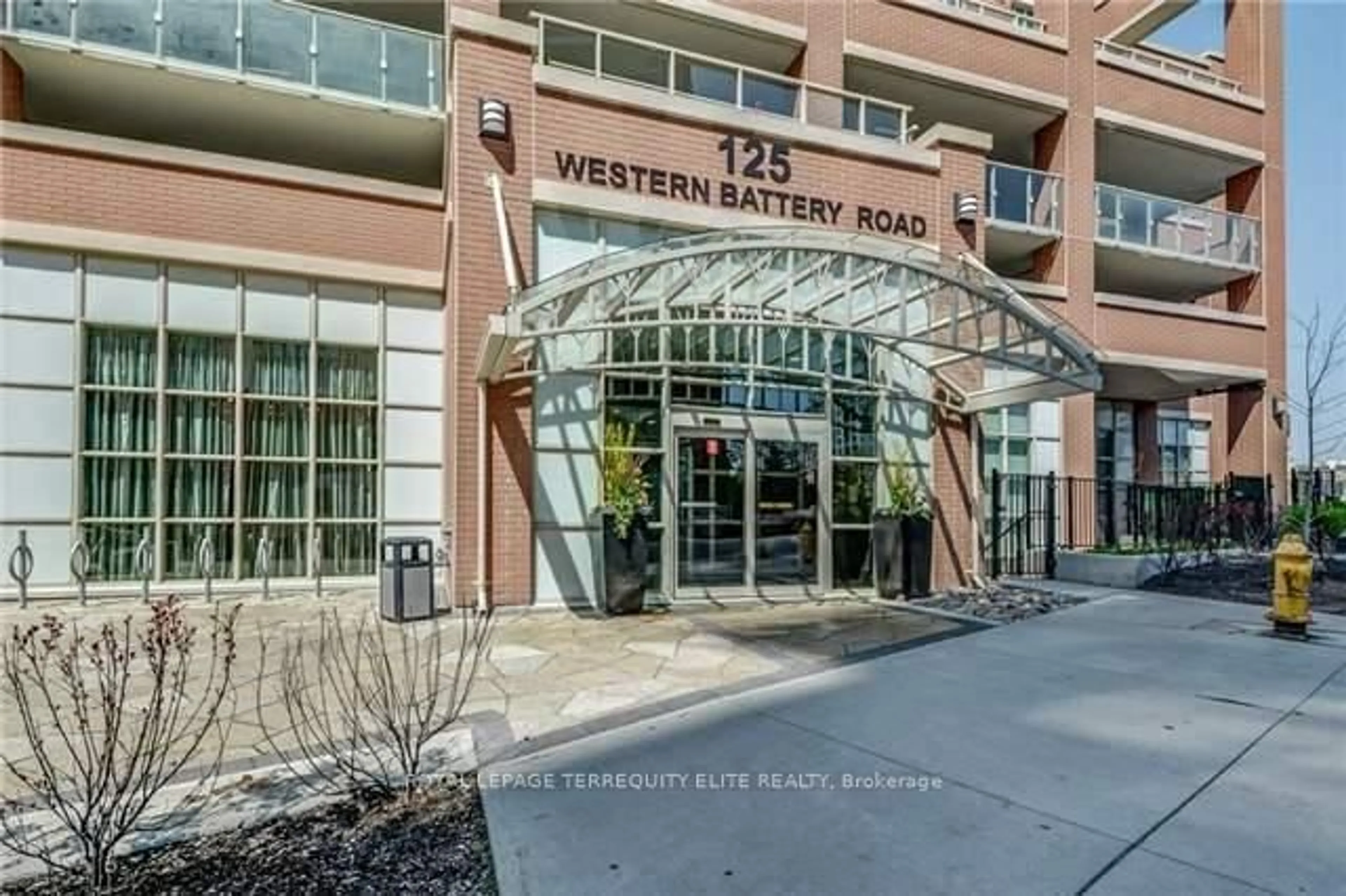Indoor entryway for 125 Western Battery Rd #2006, Toronto Ontario M6K 3R8