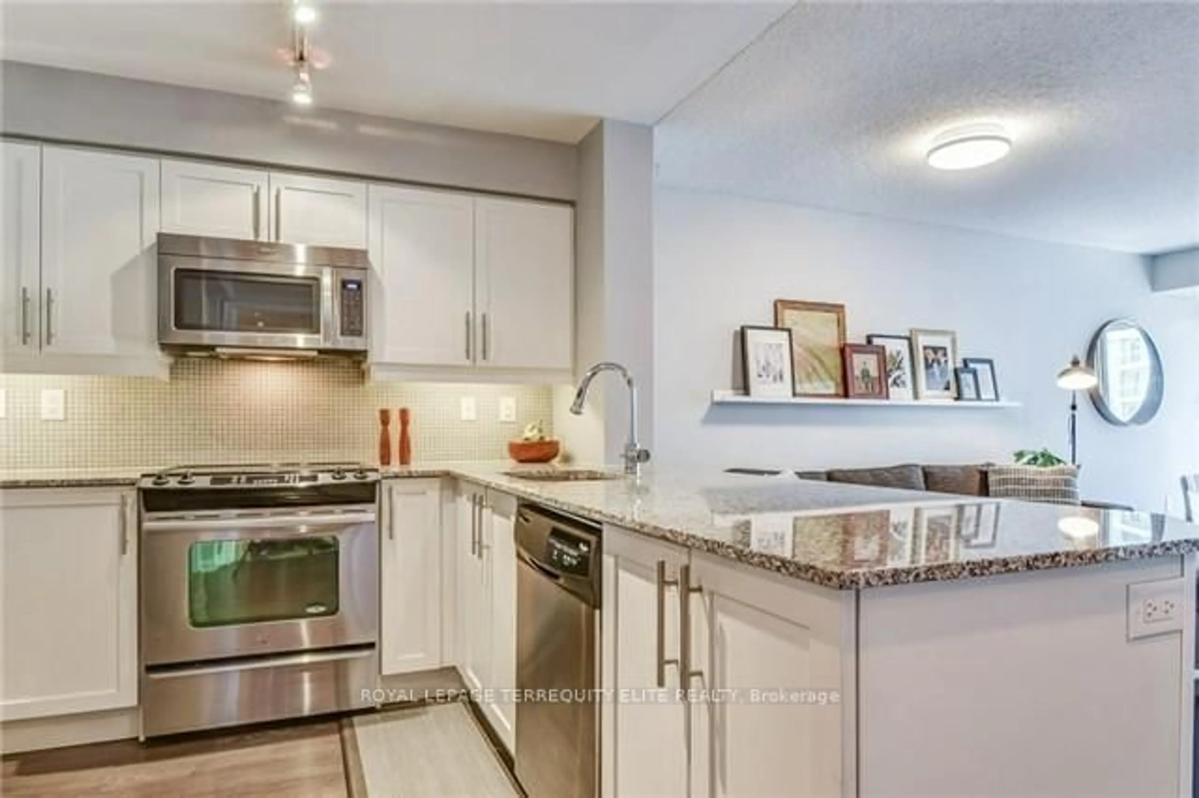 Unknown for 125 Western Battery Rd #2006, Toronto Ontario M6K 3R8
