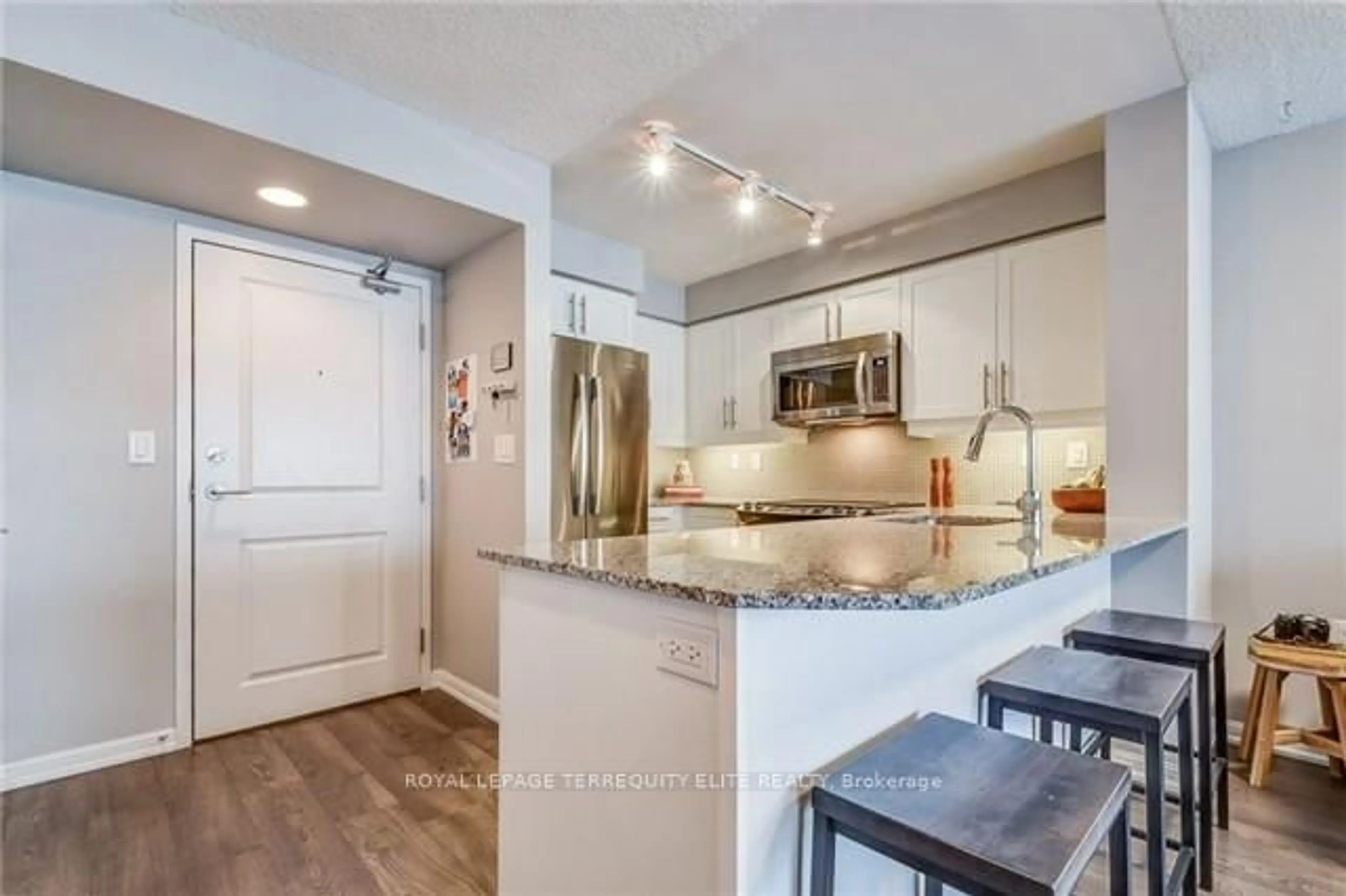 Open concept kitchen, ceramic/tile floor for 125 Western Battery Rd #2006, Toronto Ontario M6K 3R8