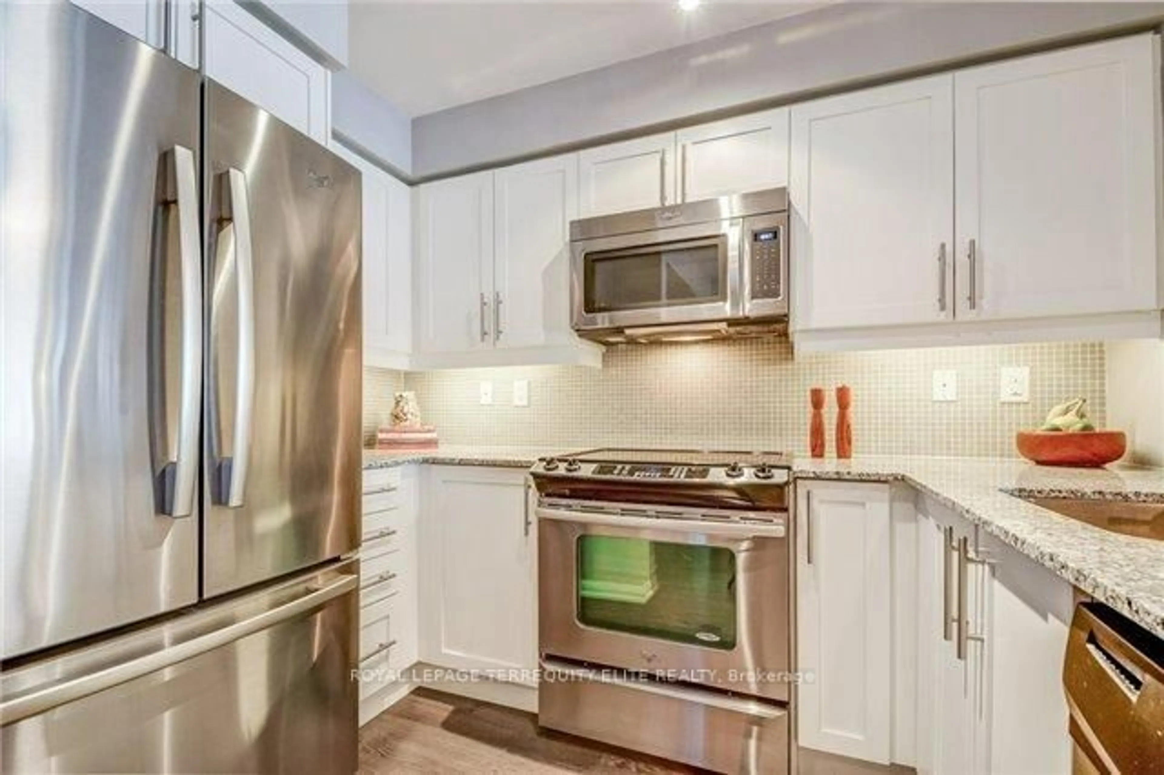 Unknown for 125 Western Battery Rd #2006, Toronto Ontario M6K 3R8
