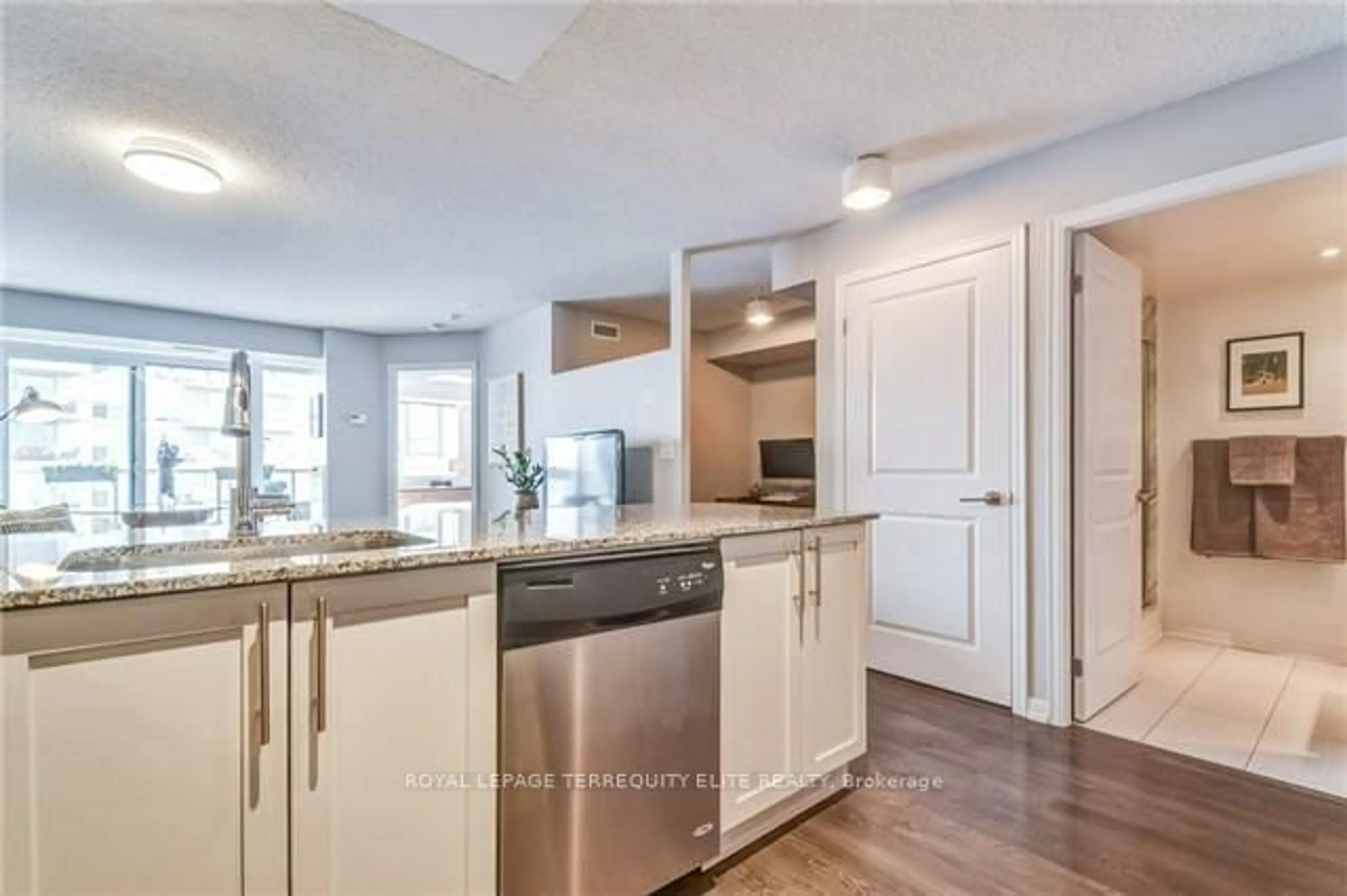 Open concept kitchen, unknown for 125 Western Battery Rd #2006, Toronto Ontario M6K 3R8