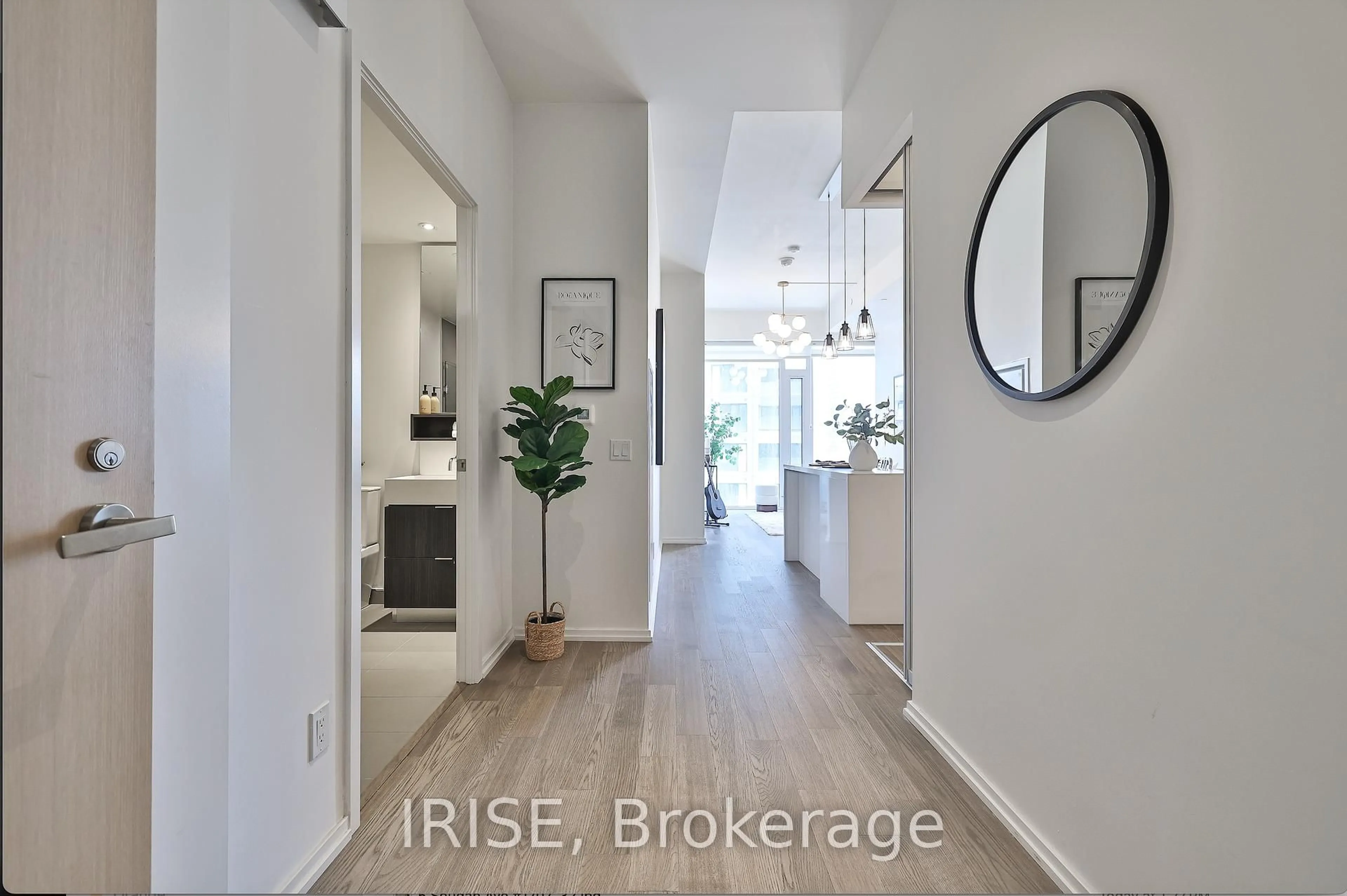 Indoor entryway for 5 Soudan Ave #1707, Toronto Ontario M4S 0B1