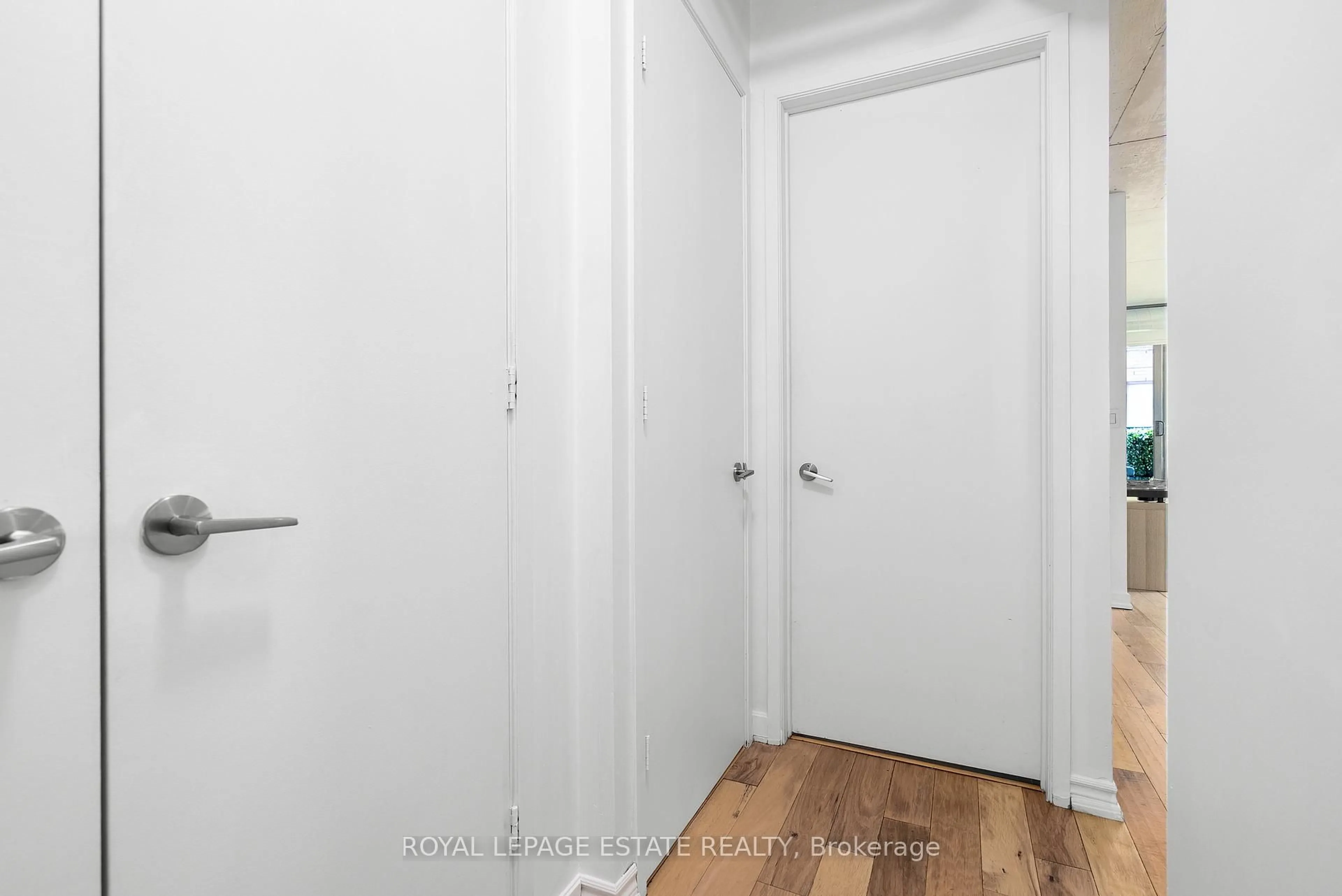 Unknown for 533 Richmond St #304, Toronto Ontario M5V 3Y1