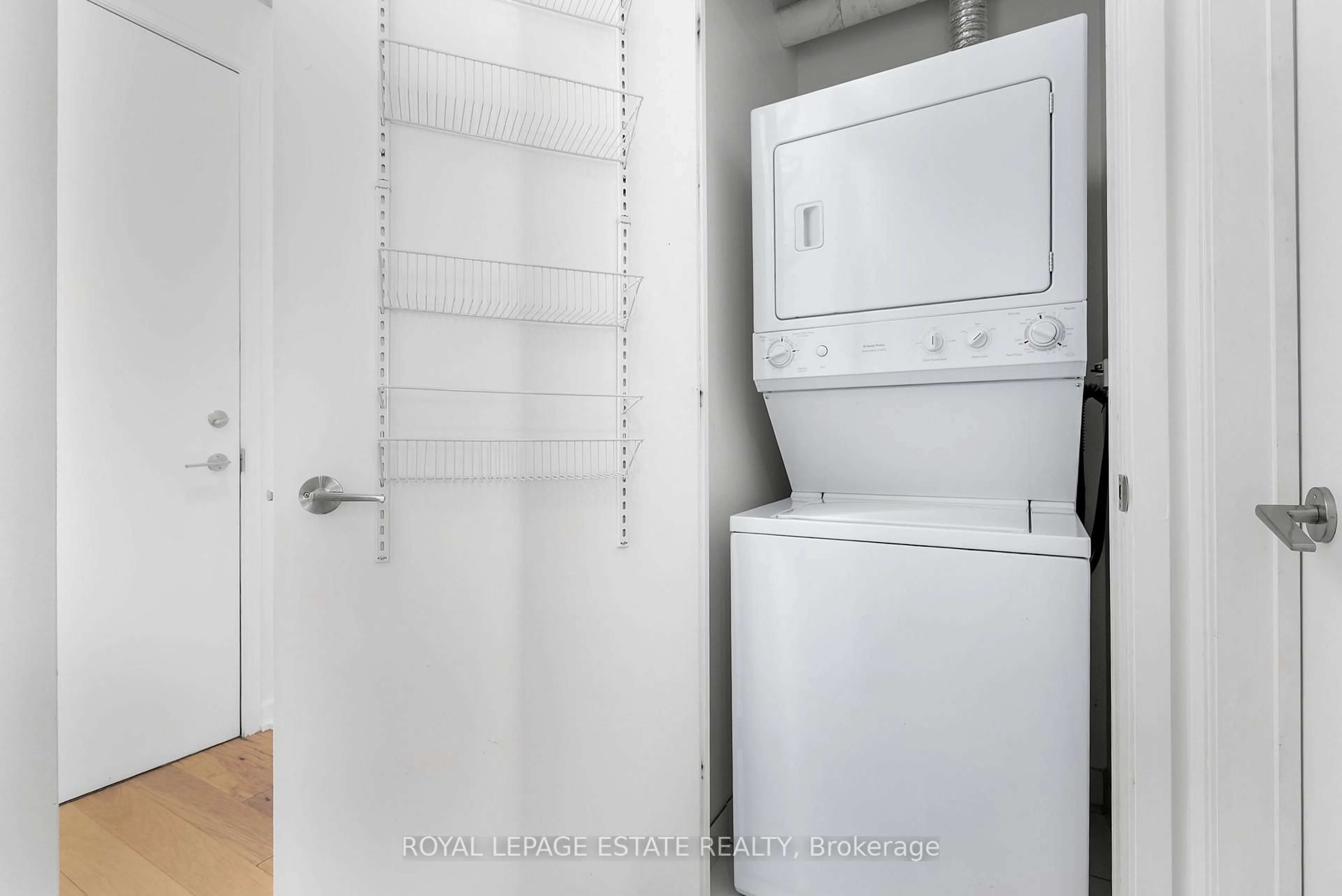 Laundry room for 533 Richmond St #304, Toronto Ontario M5V 3Y1