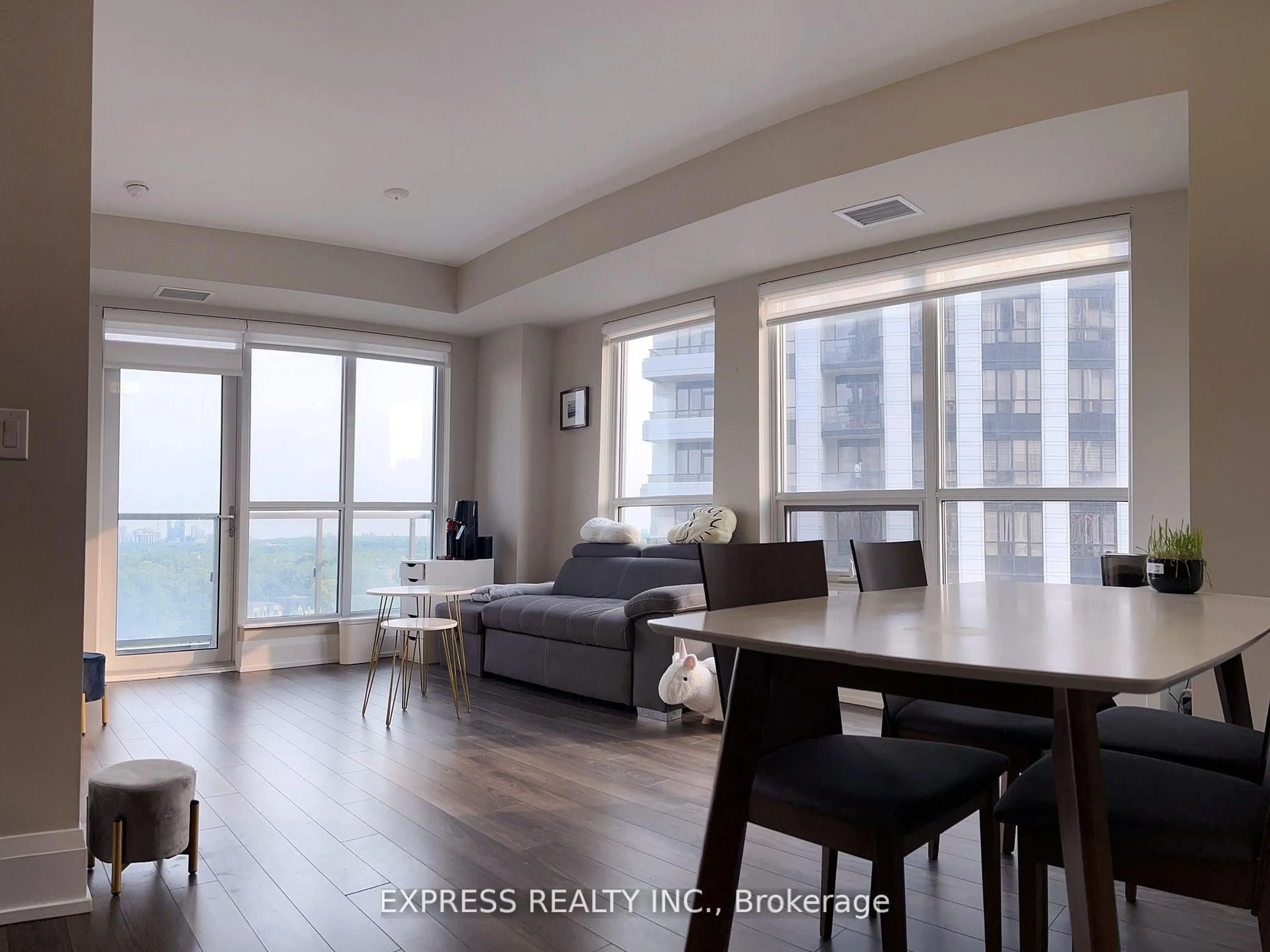 A pic of a room for 120 Harrison Garden Blvd #1309, Toronto Ontario M2N 0H1