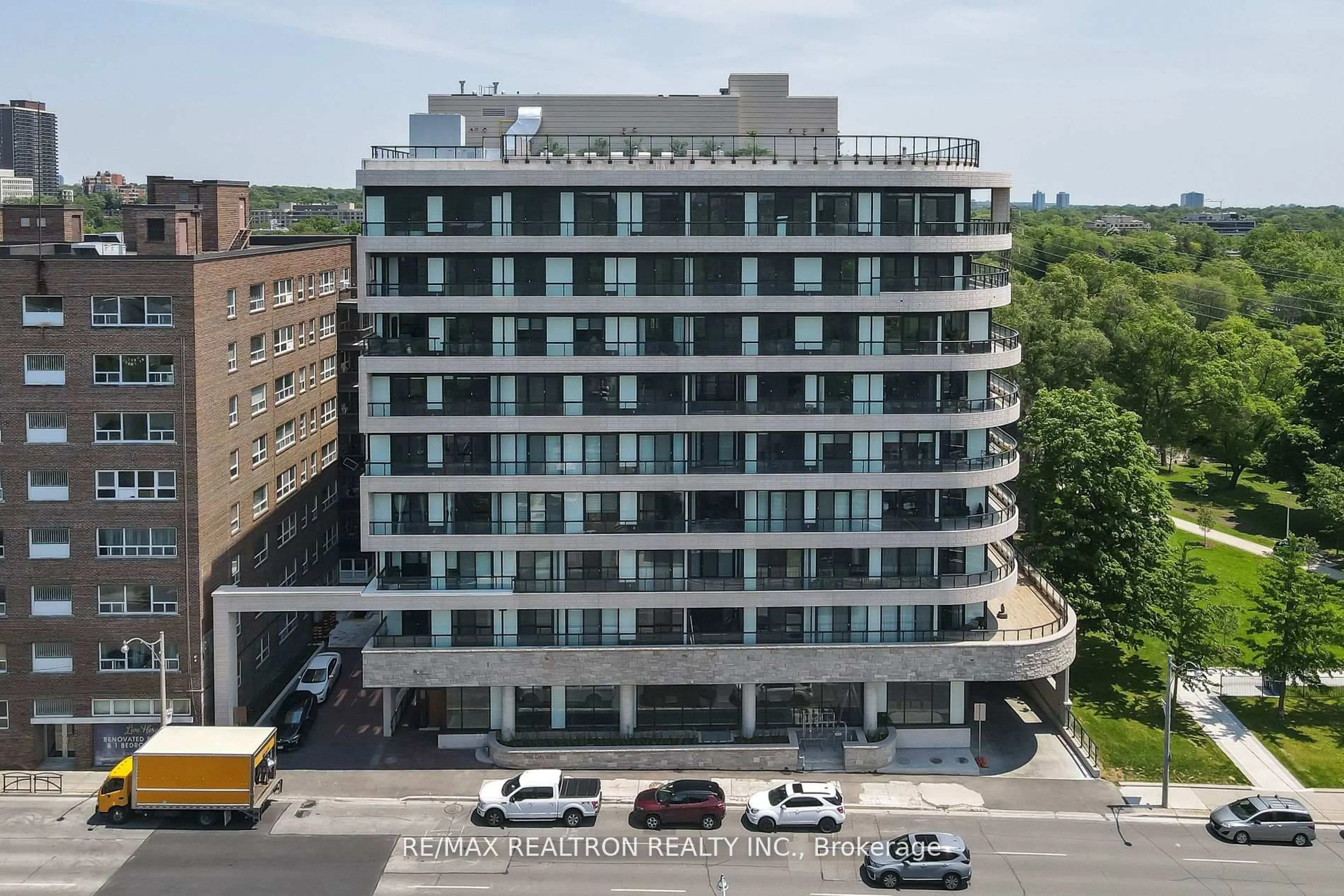 A pic from outside/outdoor area/front of a property/back of a property/a pic from drone, building for 285 Avenue Rd #601, Toronto Ontario M4V 2G8