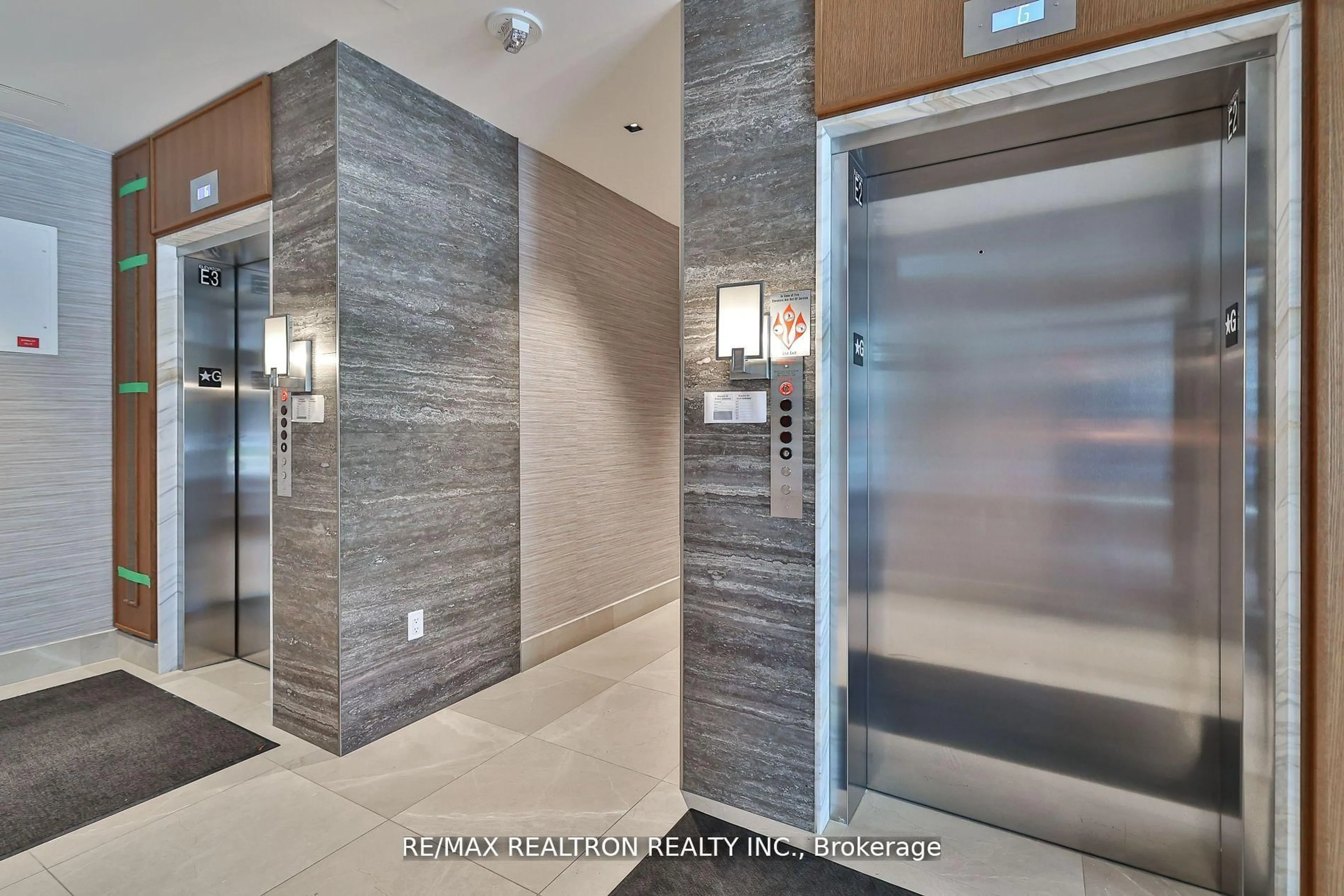Indoor foyer for 285 Avenue Rd #601, Toronto Ontario M4V 2G8