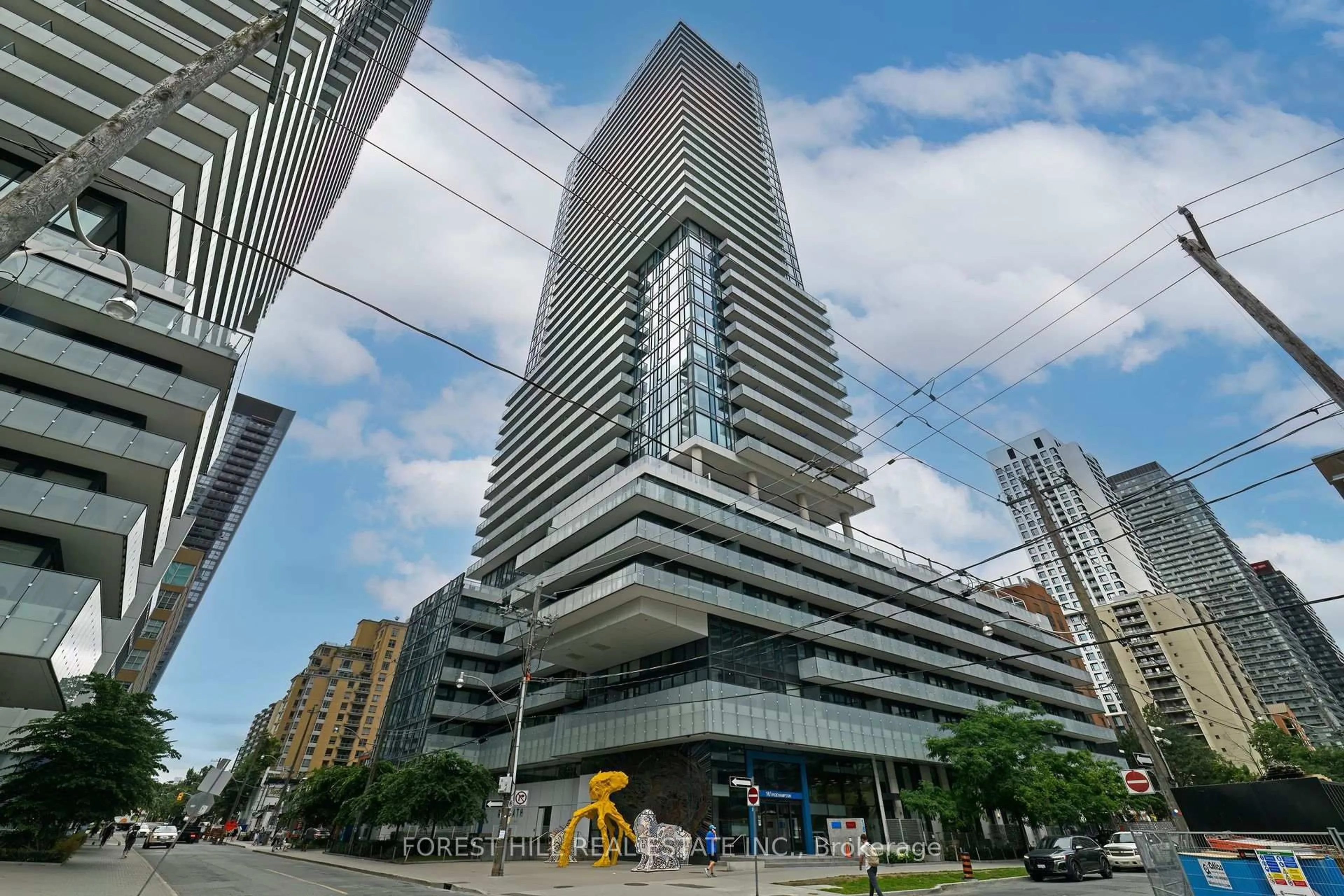 Indoor foyer for 161 Roehampton Ave #102, Toronto Ontario M4P 0C8