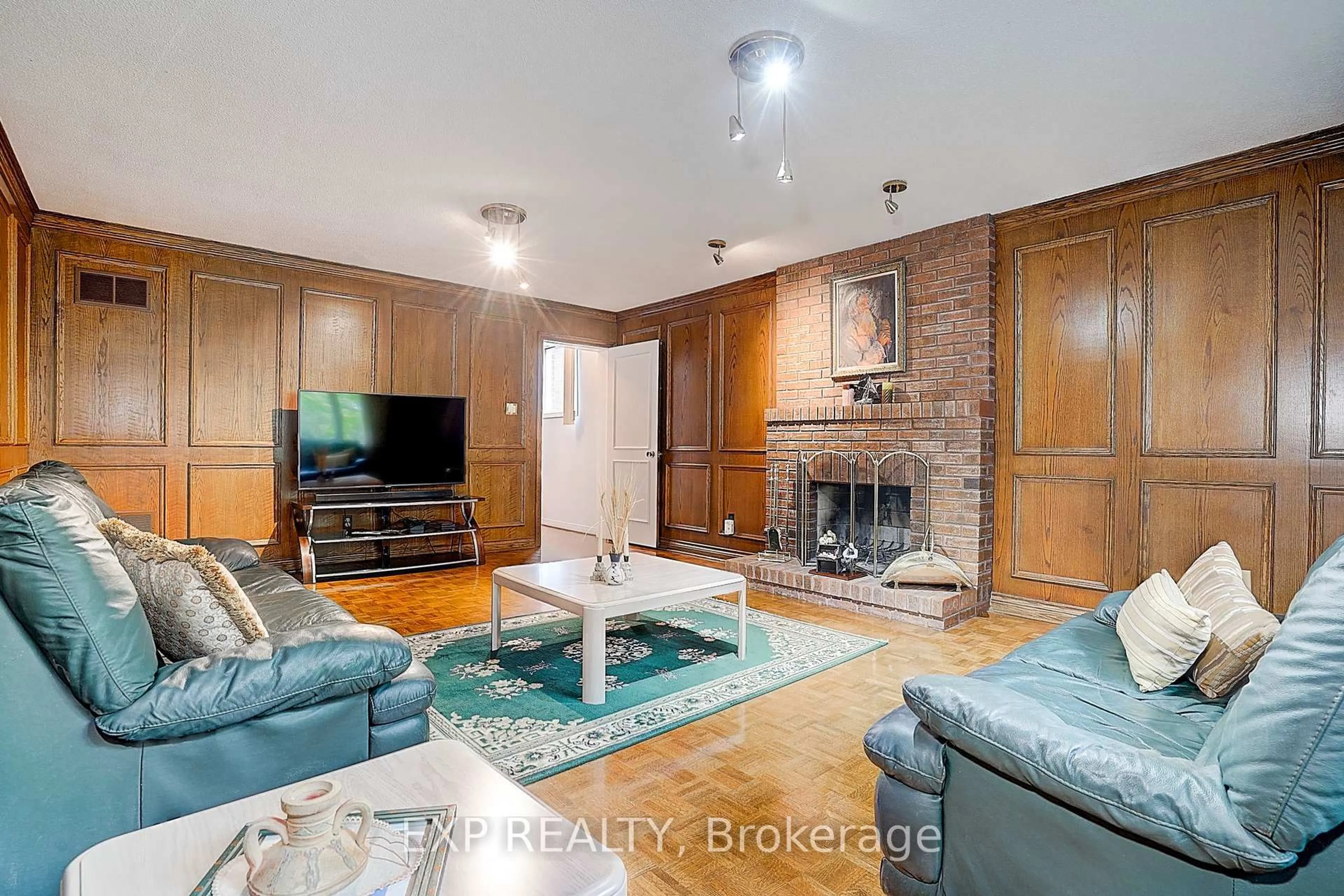 Living room with furniture, unknown for 4458 Bathurst St, Toronto Ontario M3H 3S2