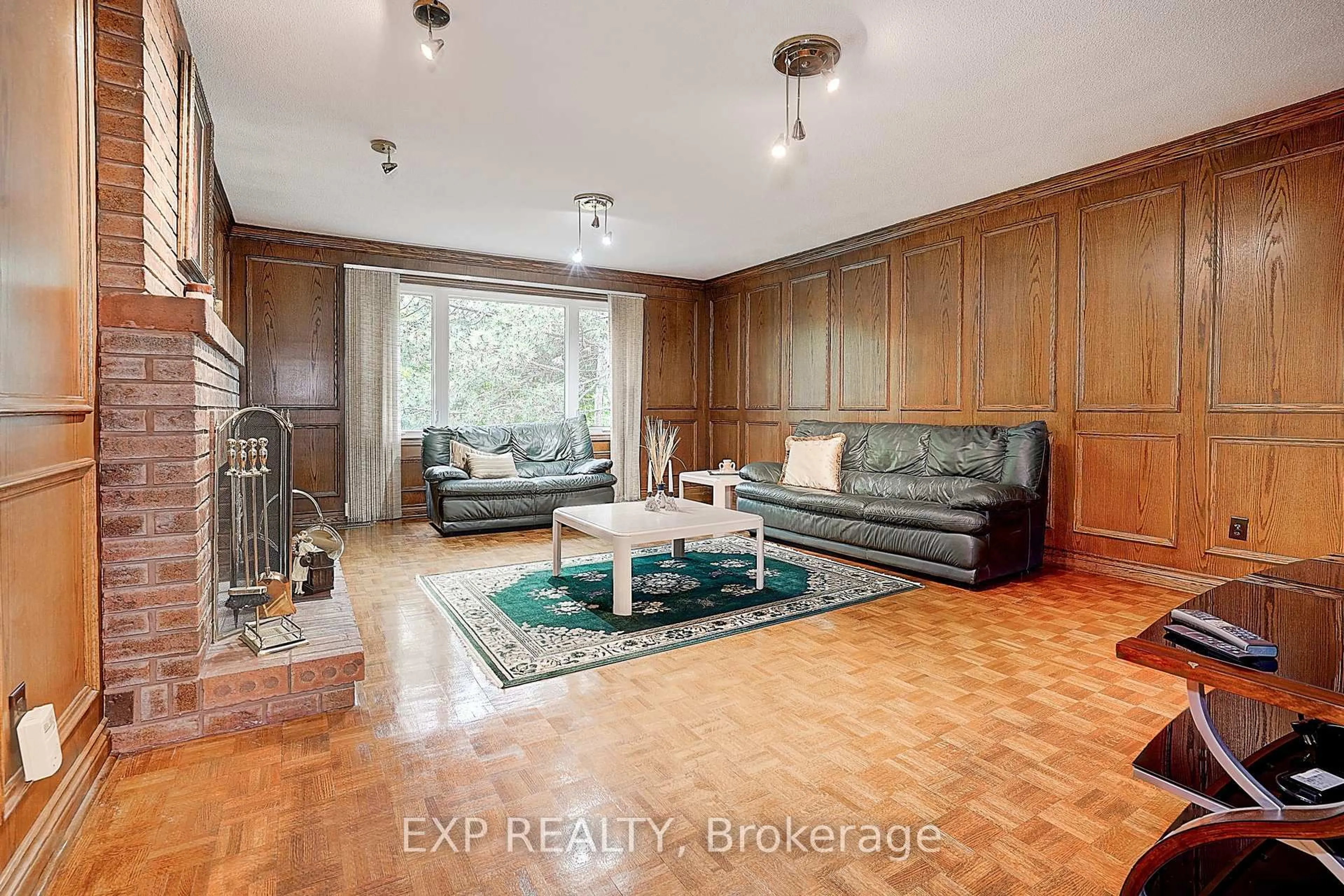 Living room with furniture, unknown for 4458 Bathurst St, Toronto Ontario M3H 3S2