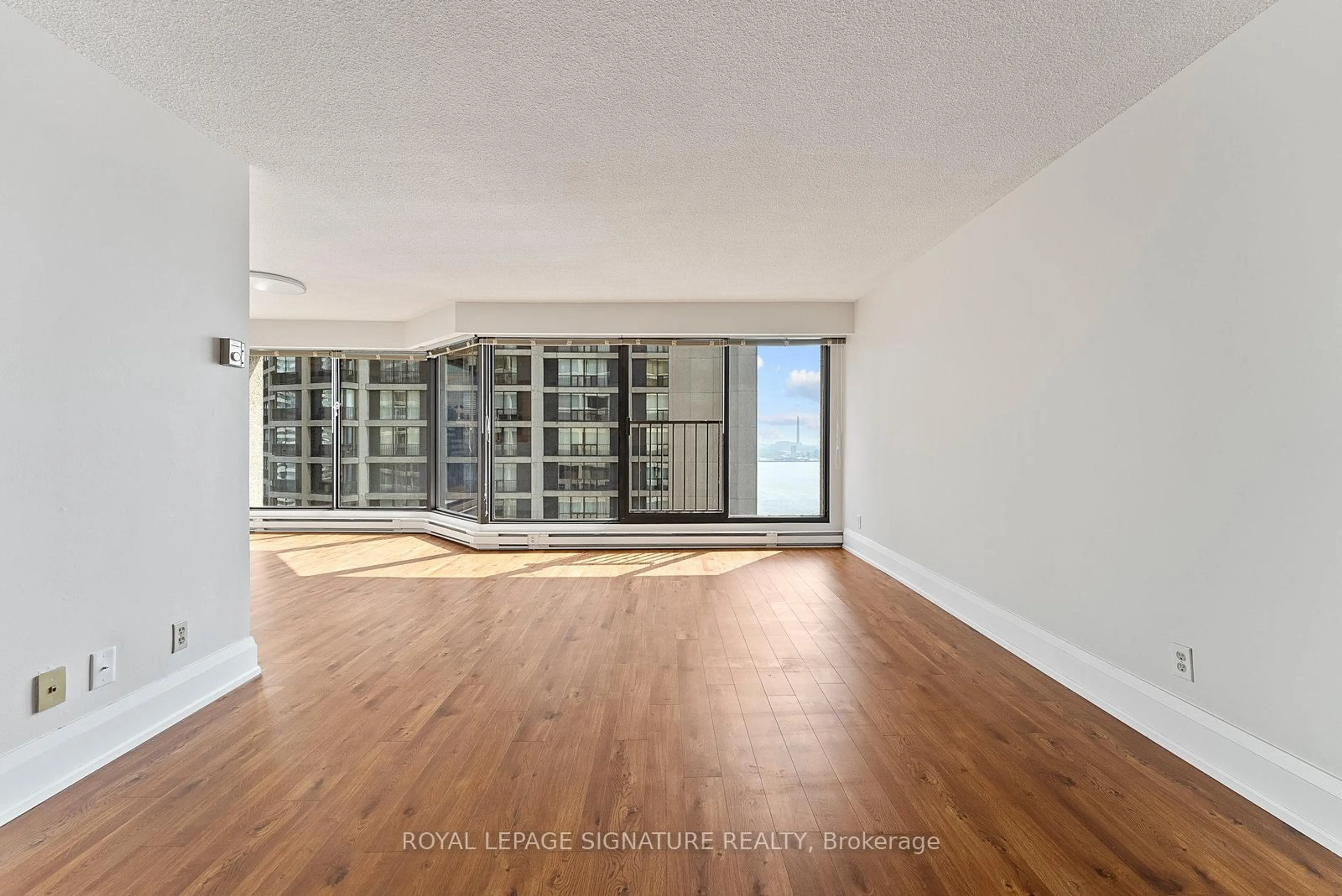A pic of a room for 65 Harbour Sq #2603, Toronto Ontario M5J 2L4