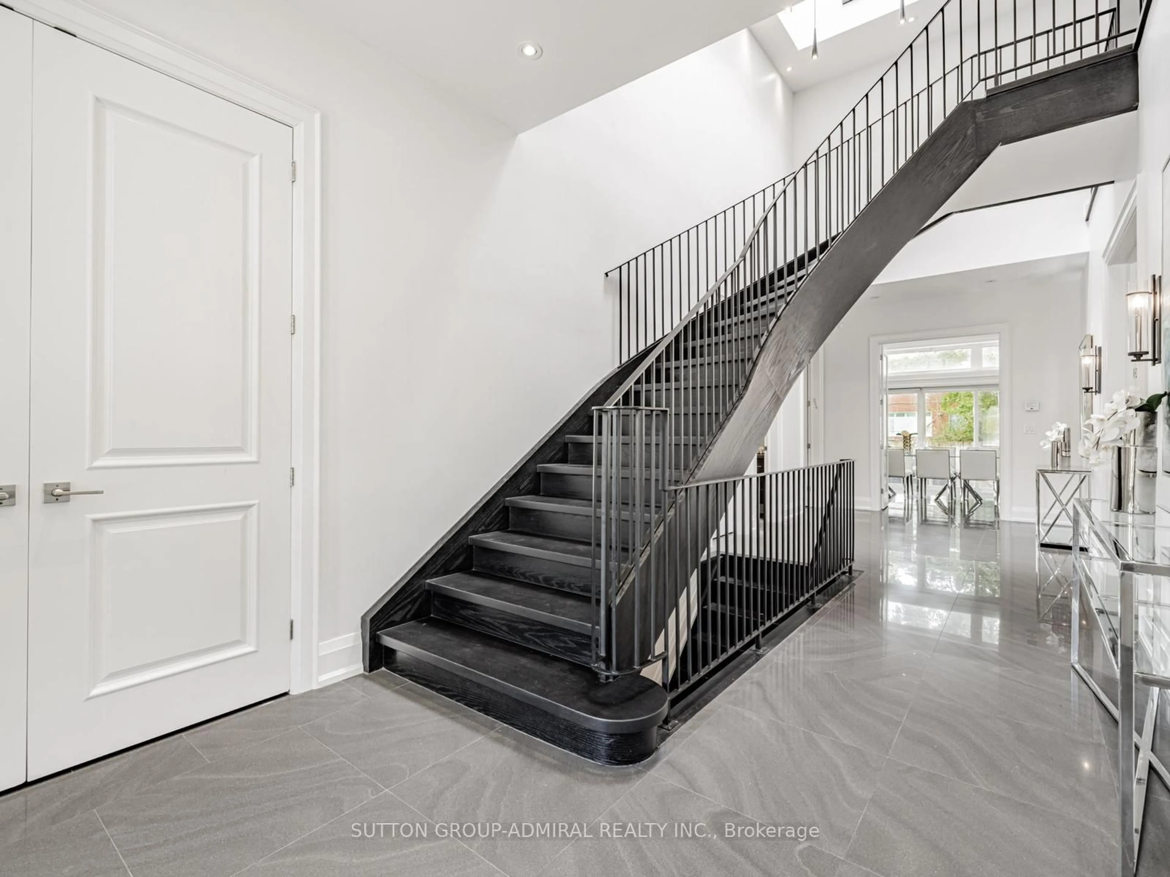 Stairs for 11 Frontenac Ave, Toronto Ontario M5N 1Z4