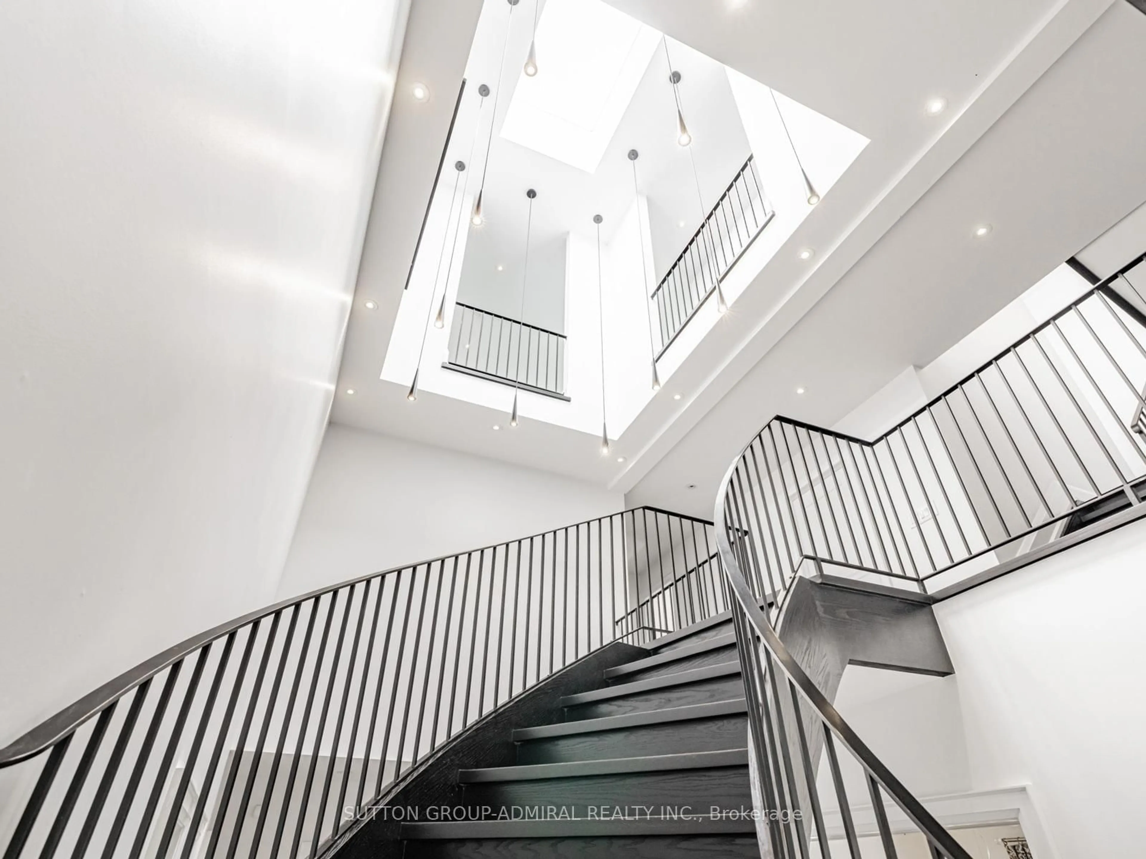 Stairs for 11 Frontenac Ave, Toronto Ontario M5N 1Z4