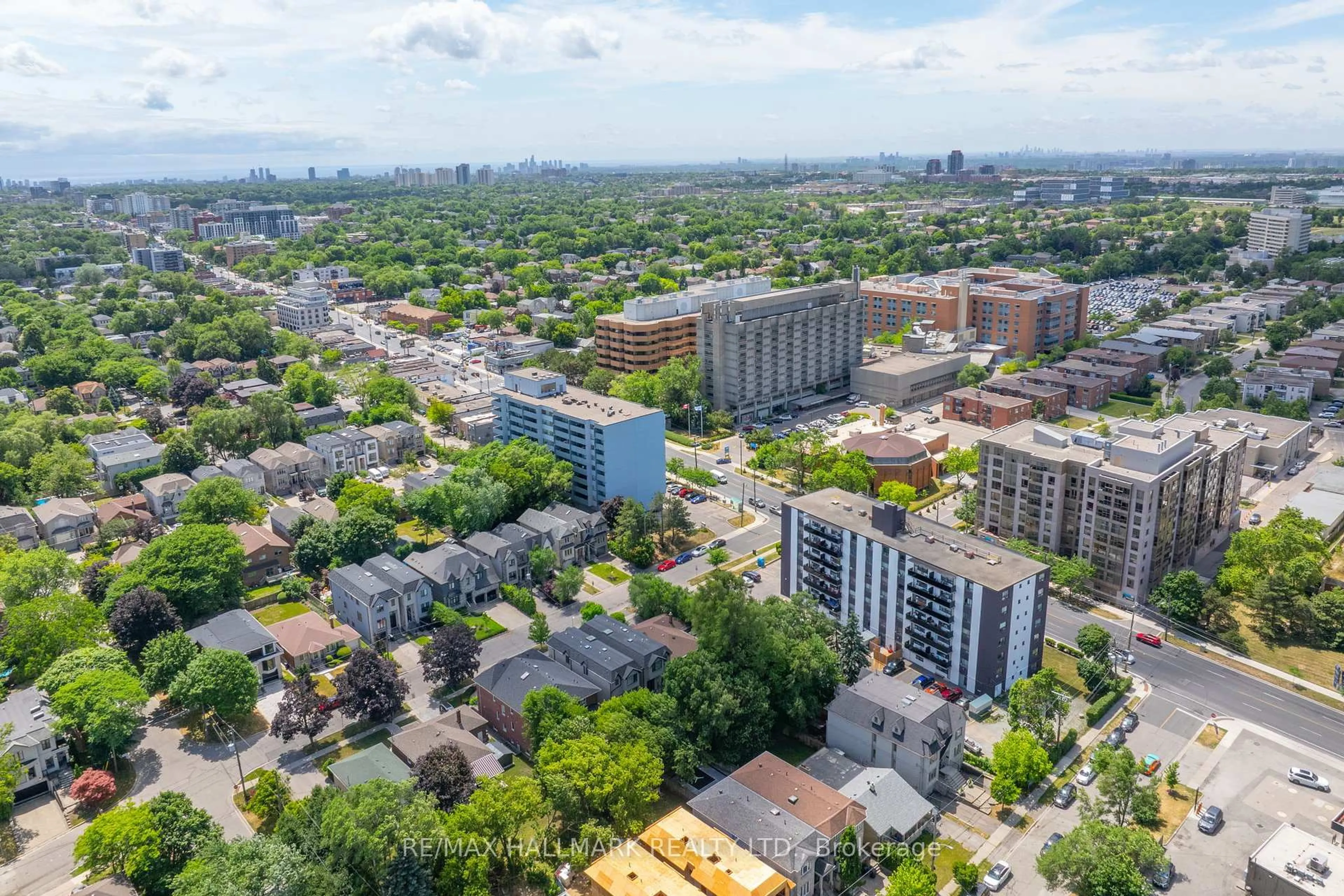 A pic from outside/outdoor area/front of a property/back of a property/a pic from drone, city buildings view from balcony for 146 Bannockburn Ave, Toronto Ontario M5M 2N5