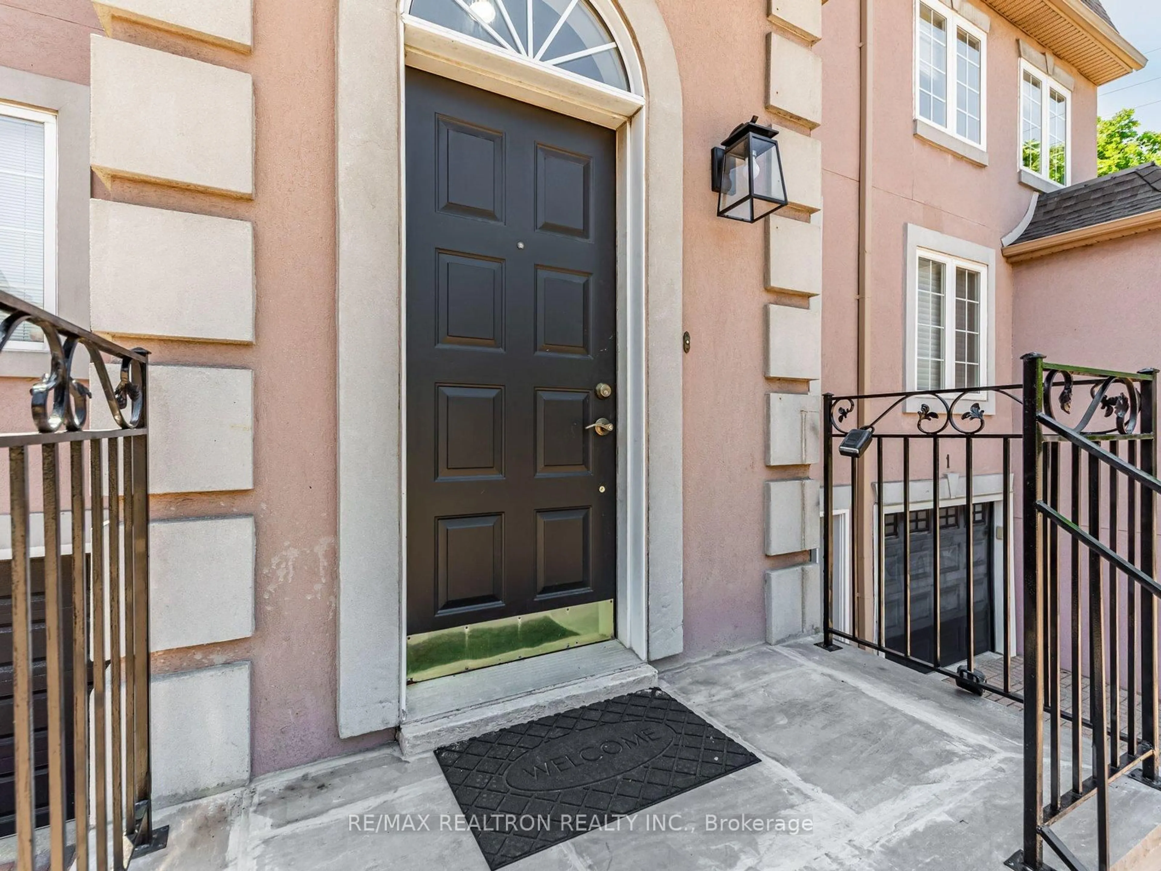 Indoor entryway for 3180 Bayview Ave #3, Toronto Ontario M2N 6W2