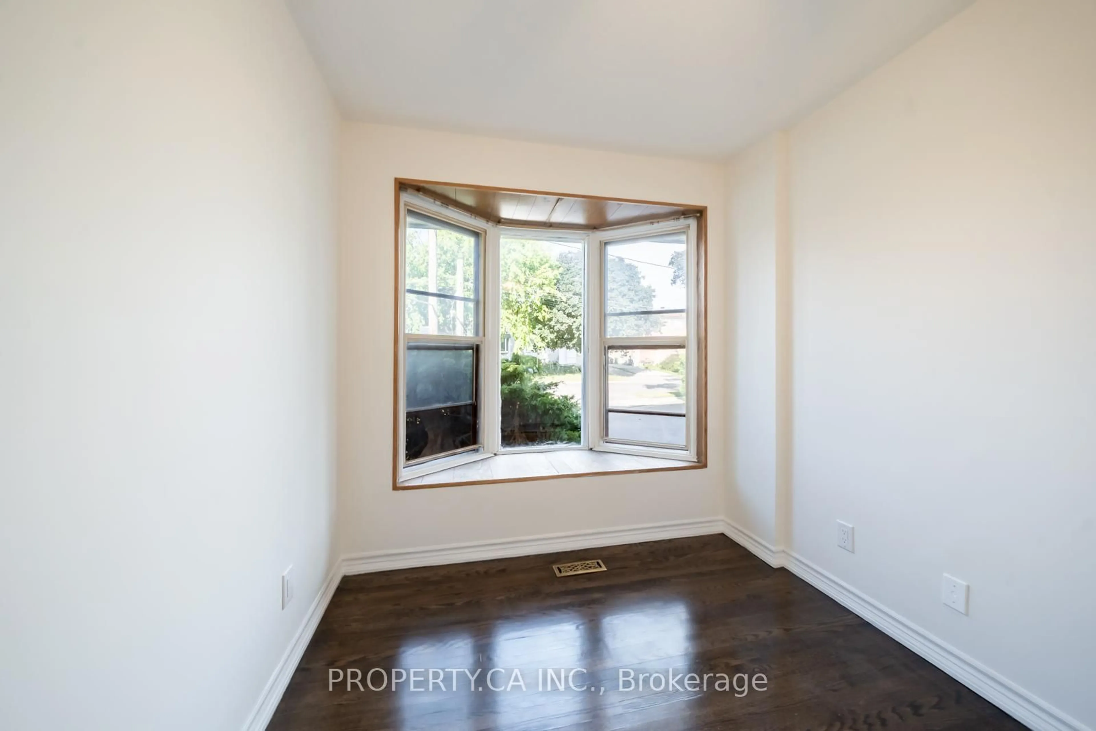 A pic of a room for 98 Tanjoe Cres, Toronto Ontario M2M 1P7
