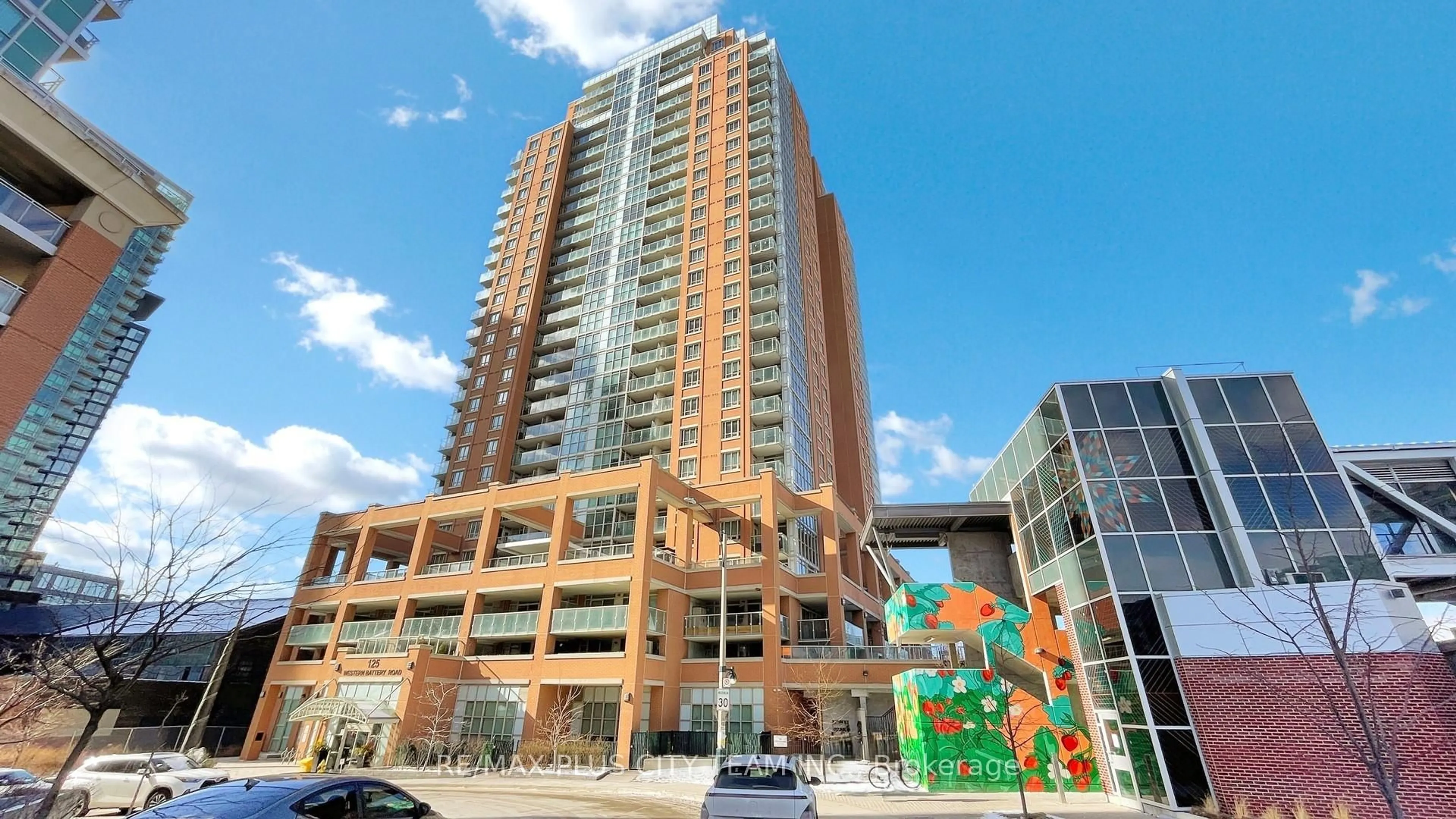 Indoor foyer for 125 Western Battery Rd #2501, Toronto Ontario M6K 3R8