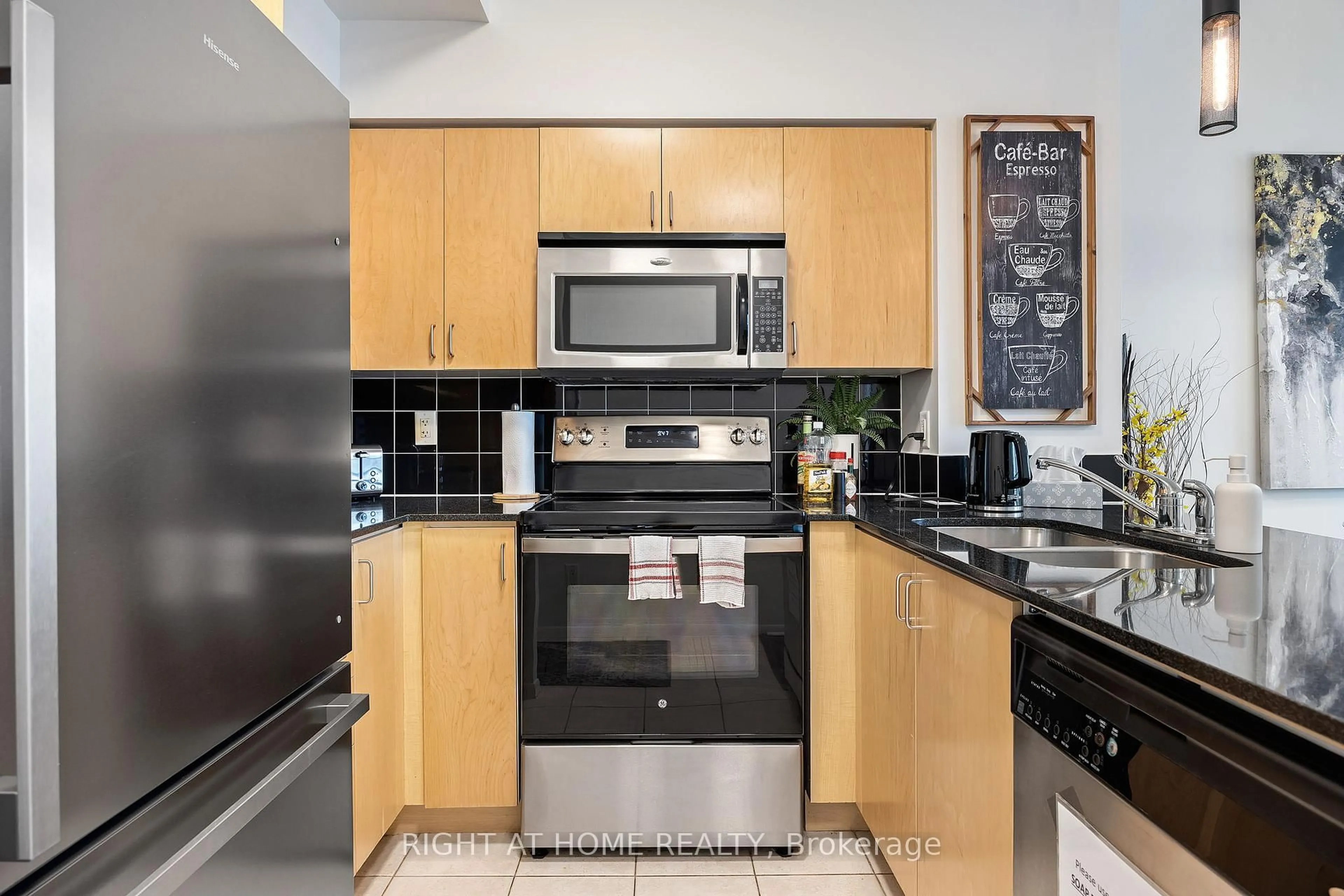 Standard kitchen, ceramic/tile floor for 18 Yonge St #3602, Toronto Ontario M5E 1Z8